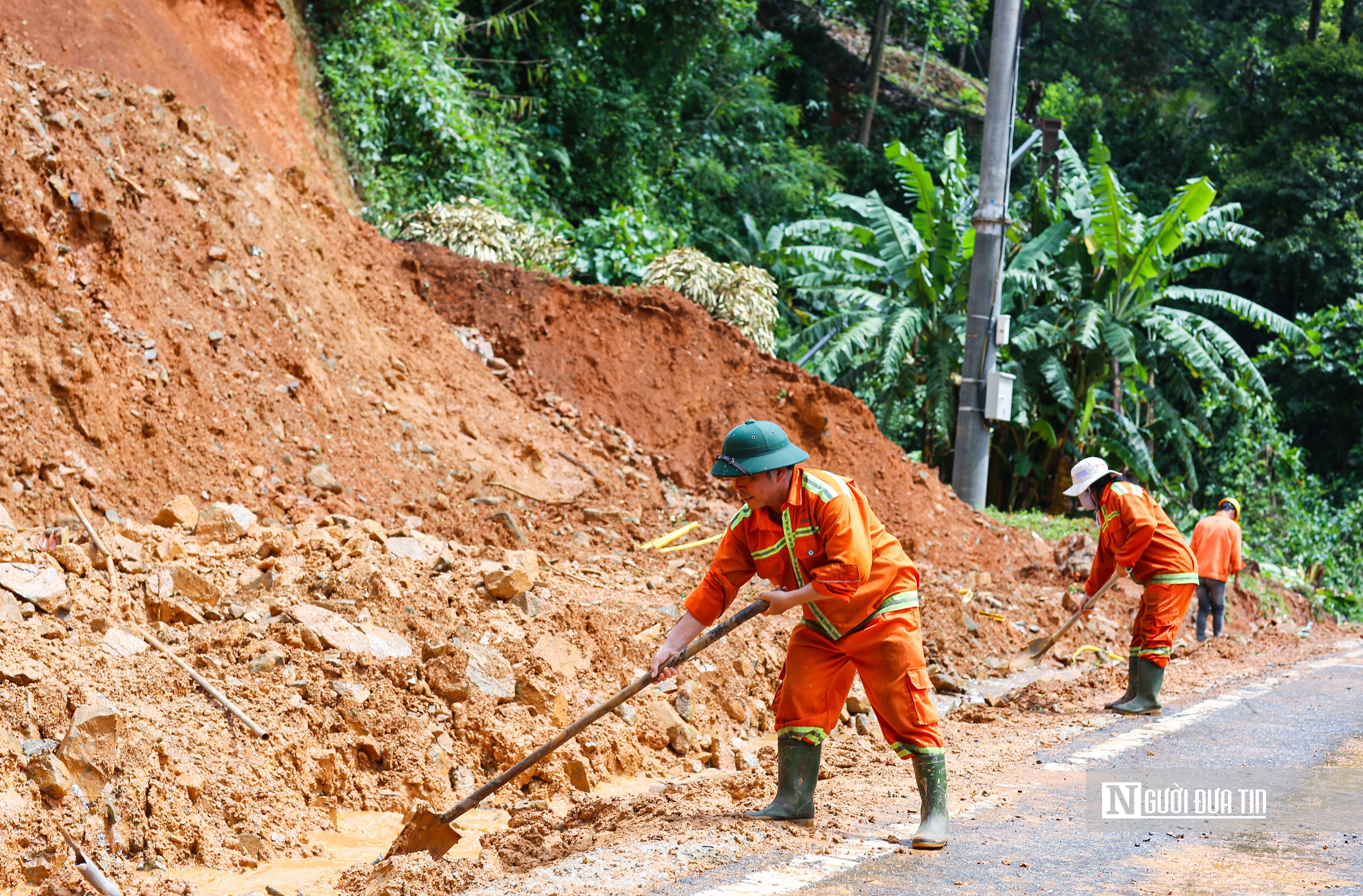 Dân sinh - Lâm Đồng: Đèo Bảo Lộc thông xe sau 48 giờ khắc phục sạt lở (Hình 14).