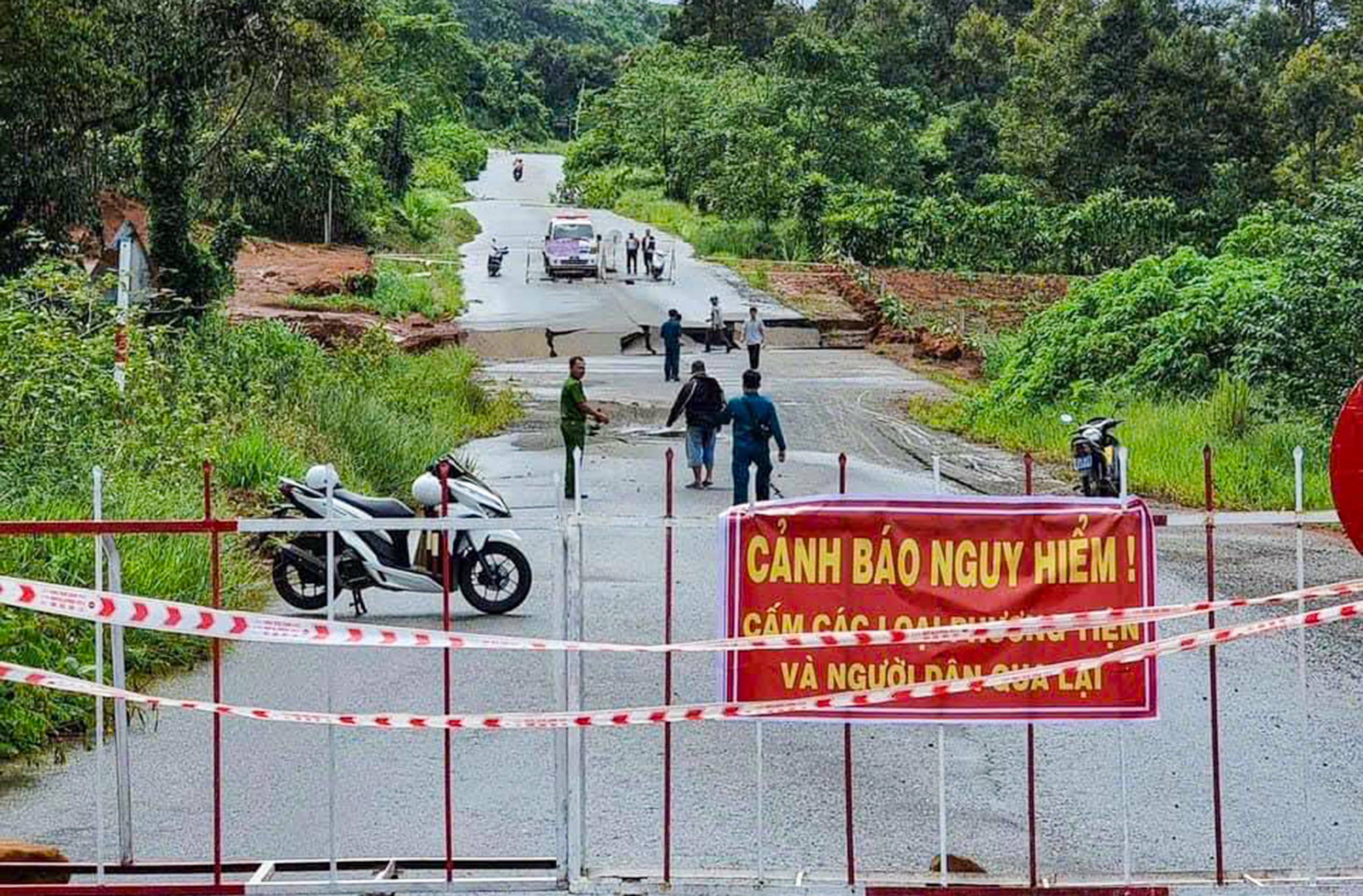 Dân sinh - Lâm Đồng: Chủ động xả lũ hồ thuỷ điện Đồng Nai 5 do nước tăng cao