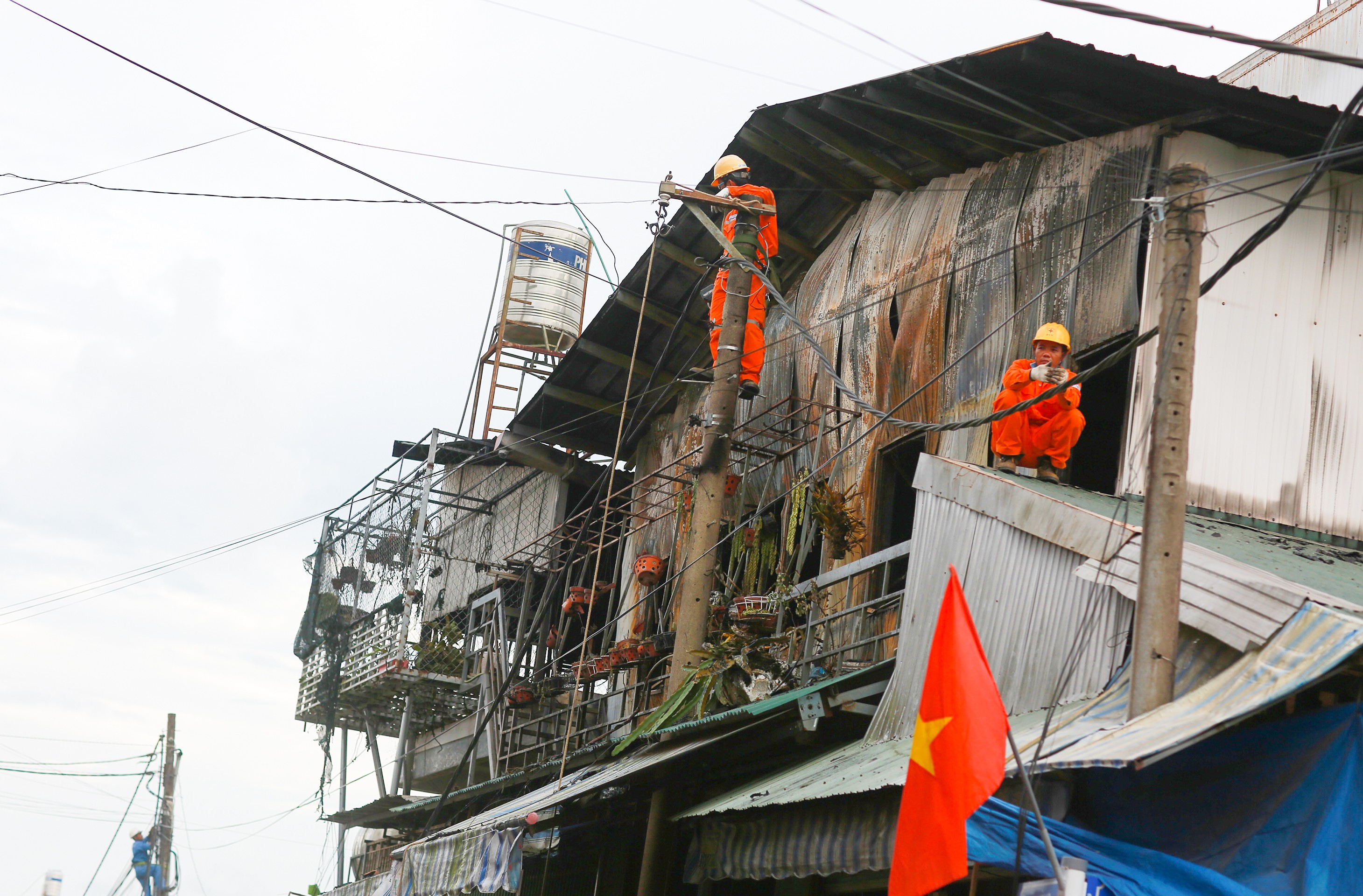 Dân sinh - Lâm Đồng: Kịp thời khống chế đám cháy ki ốt trong khu vực chợ (Hình 3).