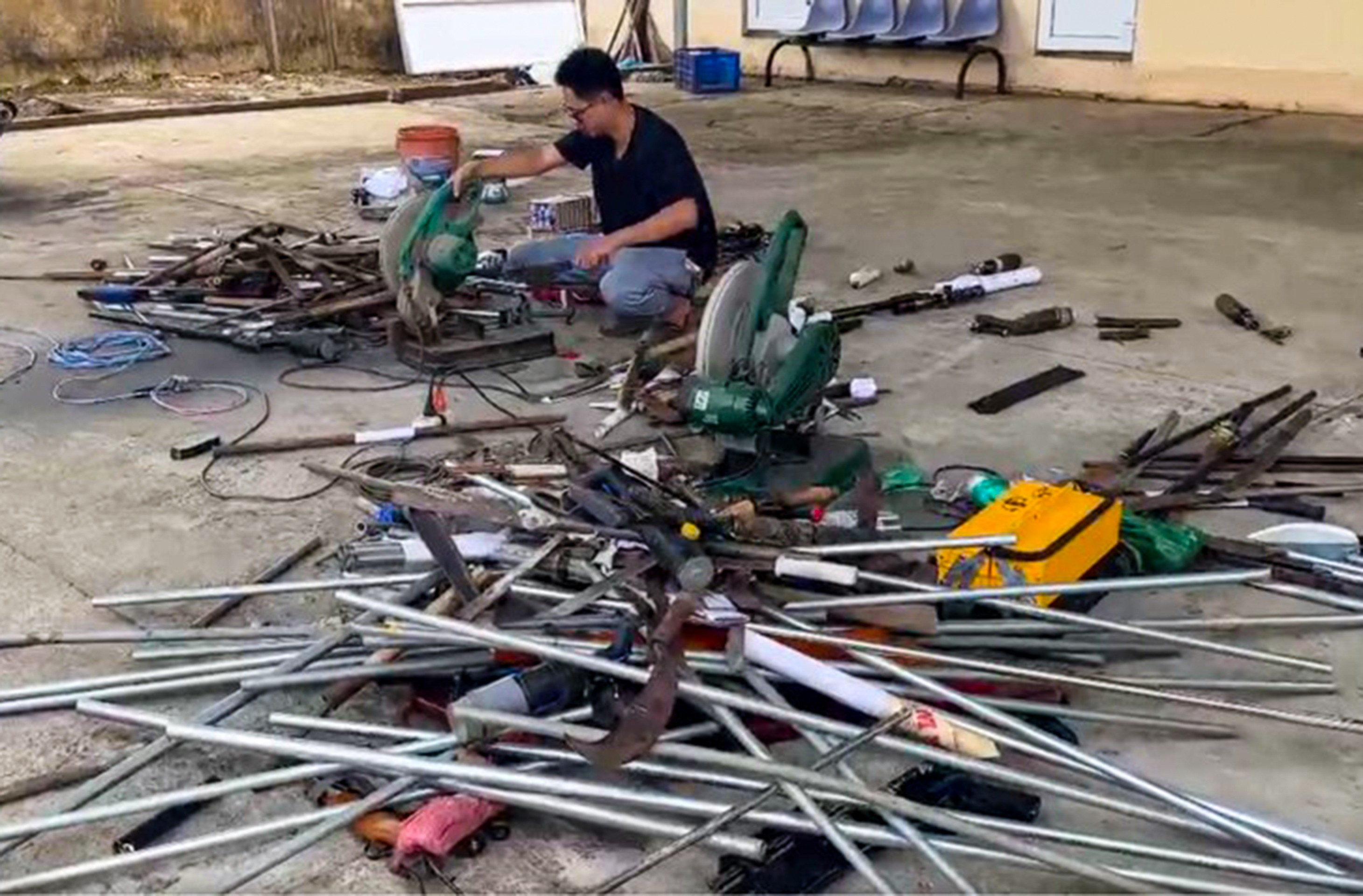 An ninh - Hình sự - Lâm Đồng: Công an tiêu hủy nhiều vũ khí tự chế, hung khí nguy hiểm