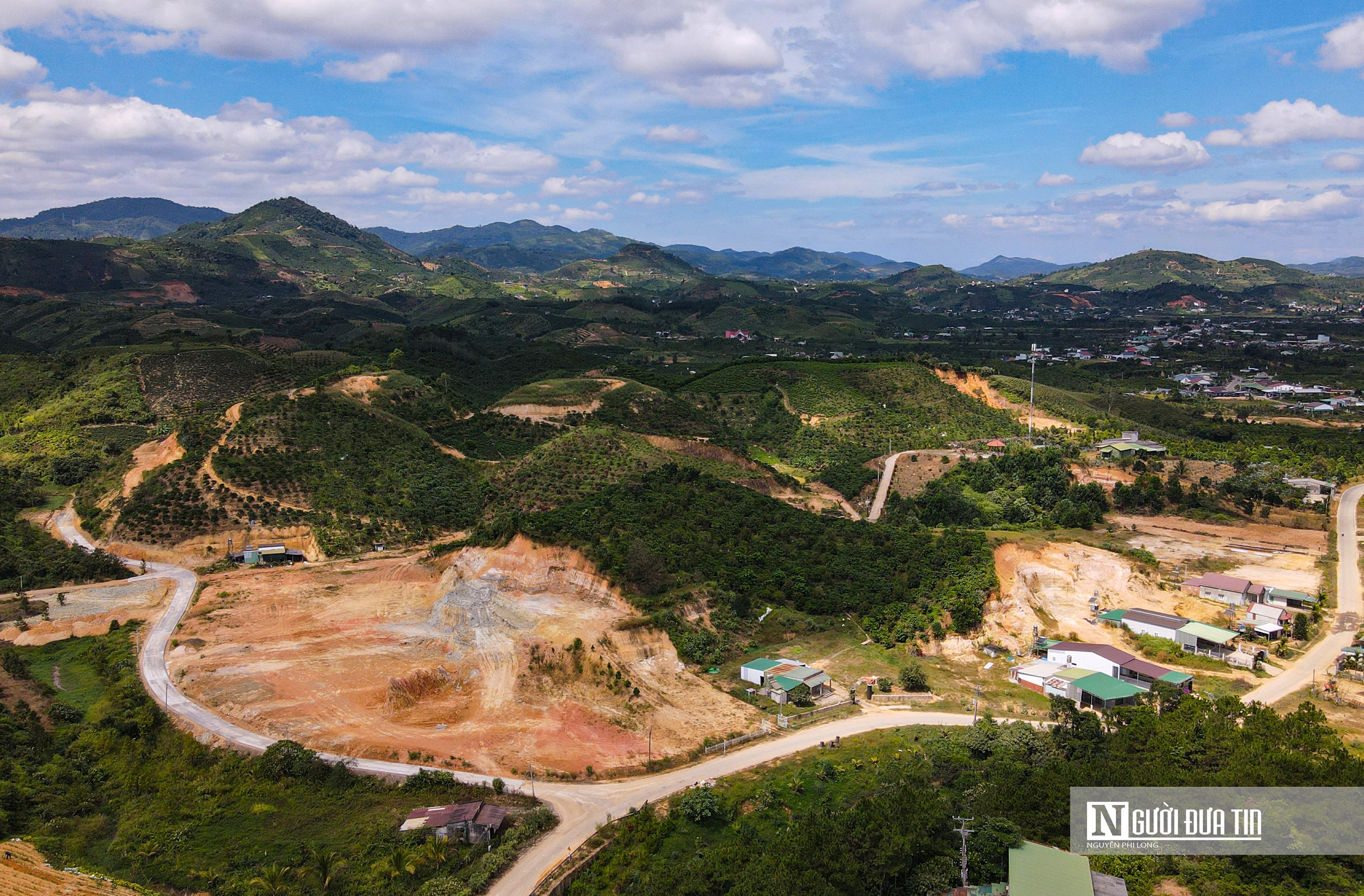 Môi trường - Lâm Đồng: Nhiều quả đồi bị san phẳng do nạn khai thác đất trái phép (Hình 2).