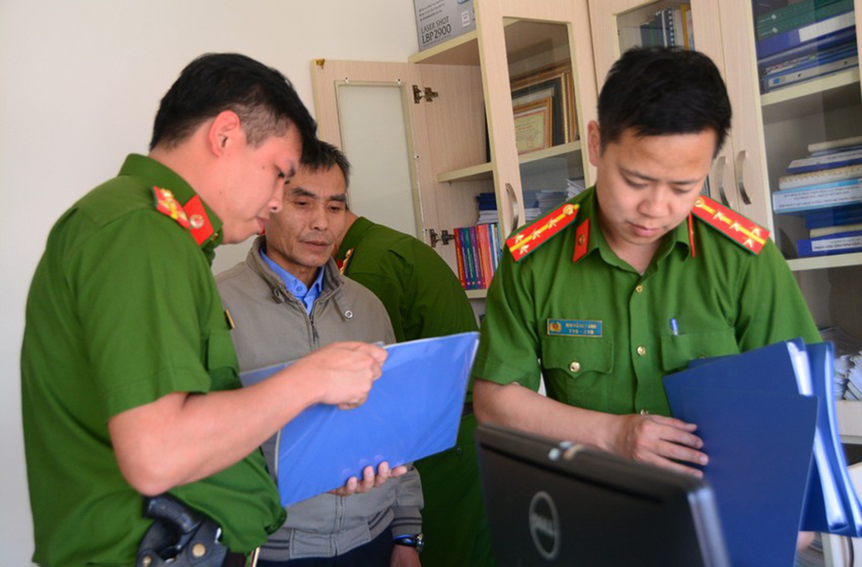 Hồ sơ điều tra - Lâm Đồng: Bắt tạm giam 3 cán bộ thuộc Sở Công Thương