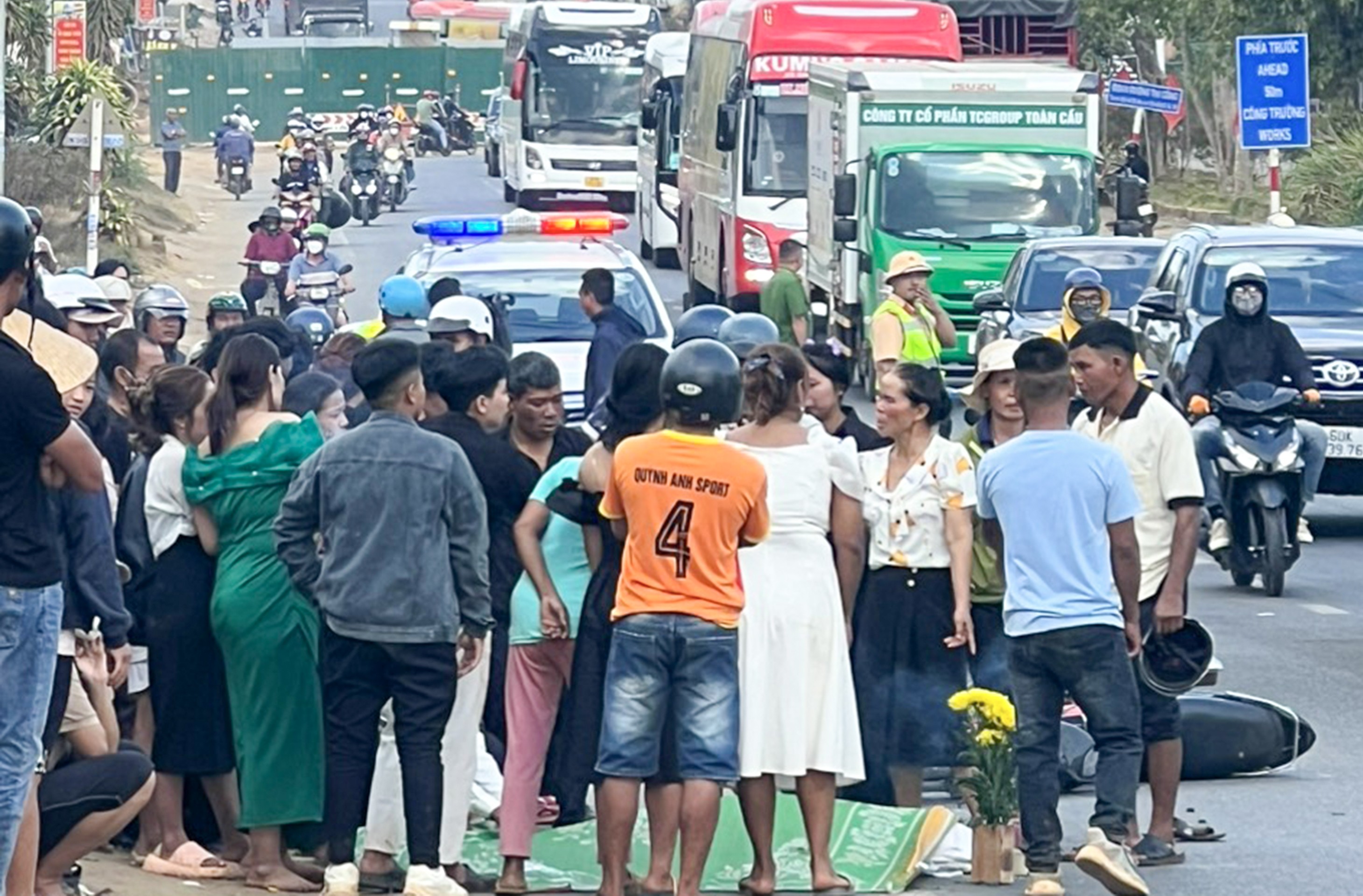 Dân sinh - Lâm Đồng: Xe cứu thương va chạm với xe máy khiến một người tử vong