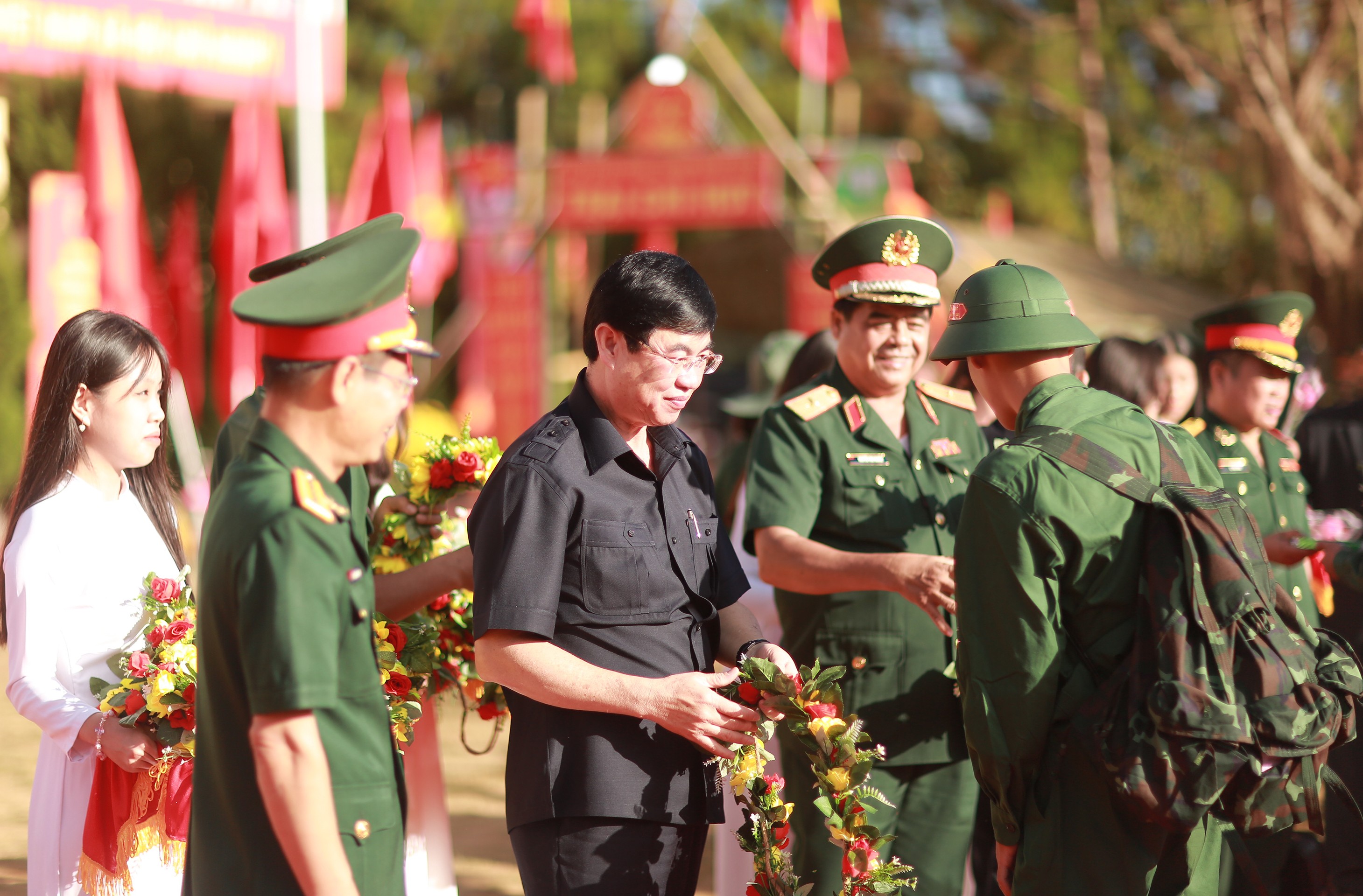 Dân sinh - Lâm Đồng: 1.454 thanh niên nô nức lên đường nhập ngũ (Hình 5).