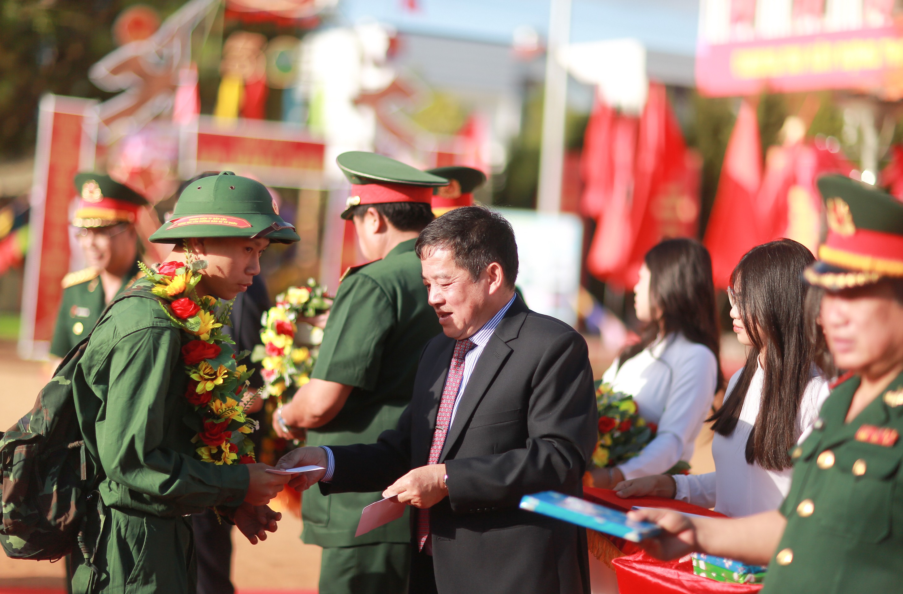 Dân sinh - Lâm Đồng: 1.454 thanh niên nô nức lên đường nhập ngũ (Hình 7).