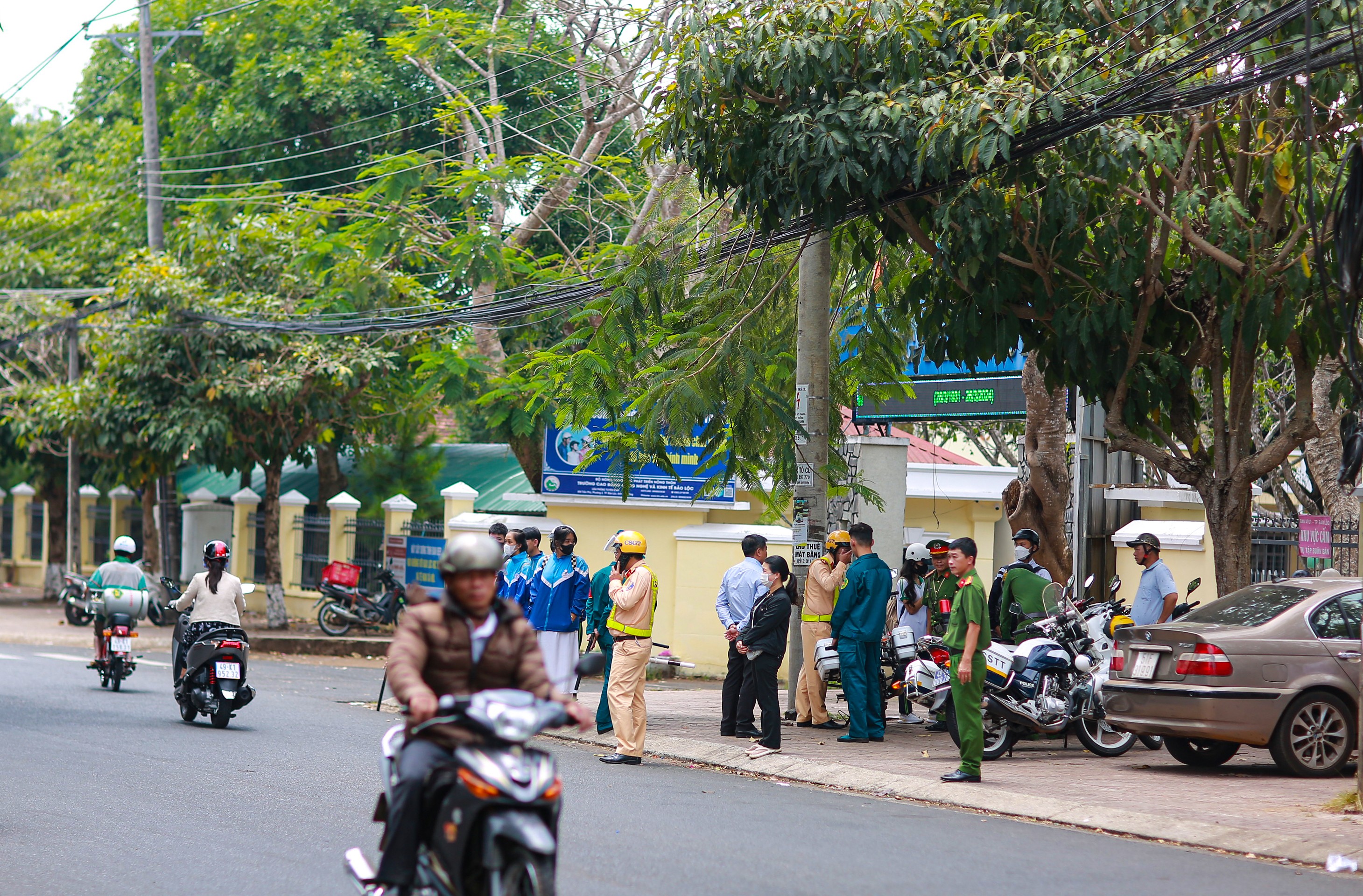 Giáo dục - Lâm Đồng: Triển khai mô hình Cổng trường an toàn giao thông (Hình 8).