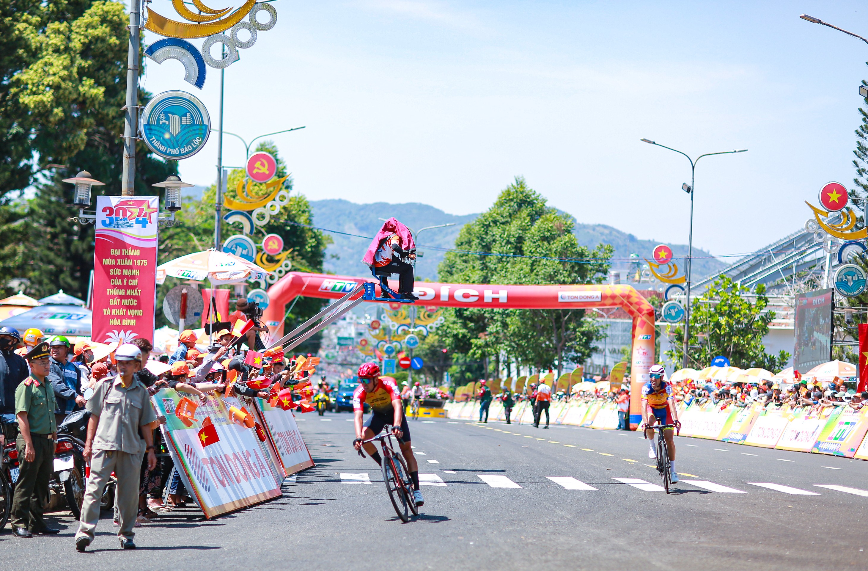 Thể thao - 100 tay đua tranh tài chặng đua 19 Đà Lạt - Bảo Lộc (Hình 5).