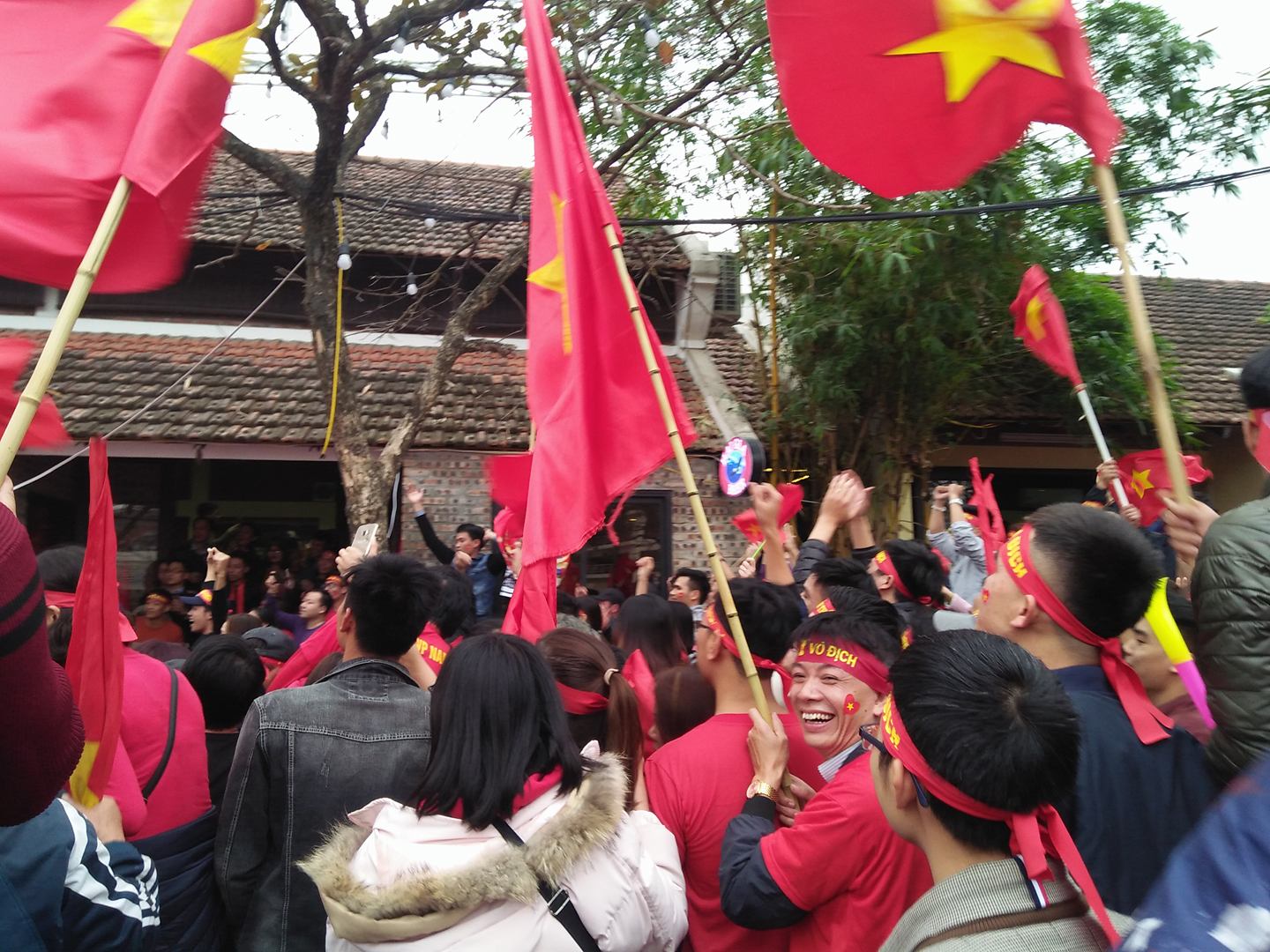 Cộng đồng mạng - Ảnh: Niềm sung sướng tột độ khi Quang Hải sút tung lưới đối phương (Hình 9).