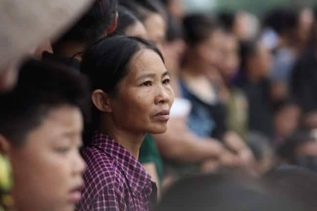 Chính trị - Người dân Ninh Bình ôm di ảnh Chủ tịch nước Trần Đại Quang chờ đón linh cữu (Hình 9).