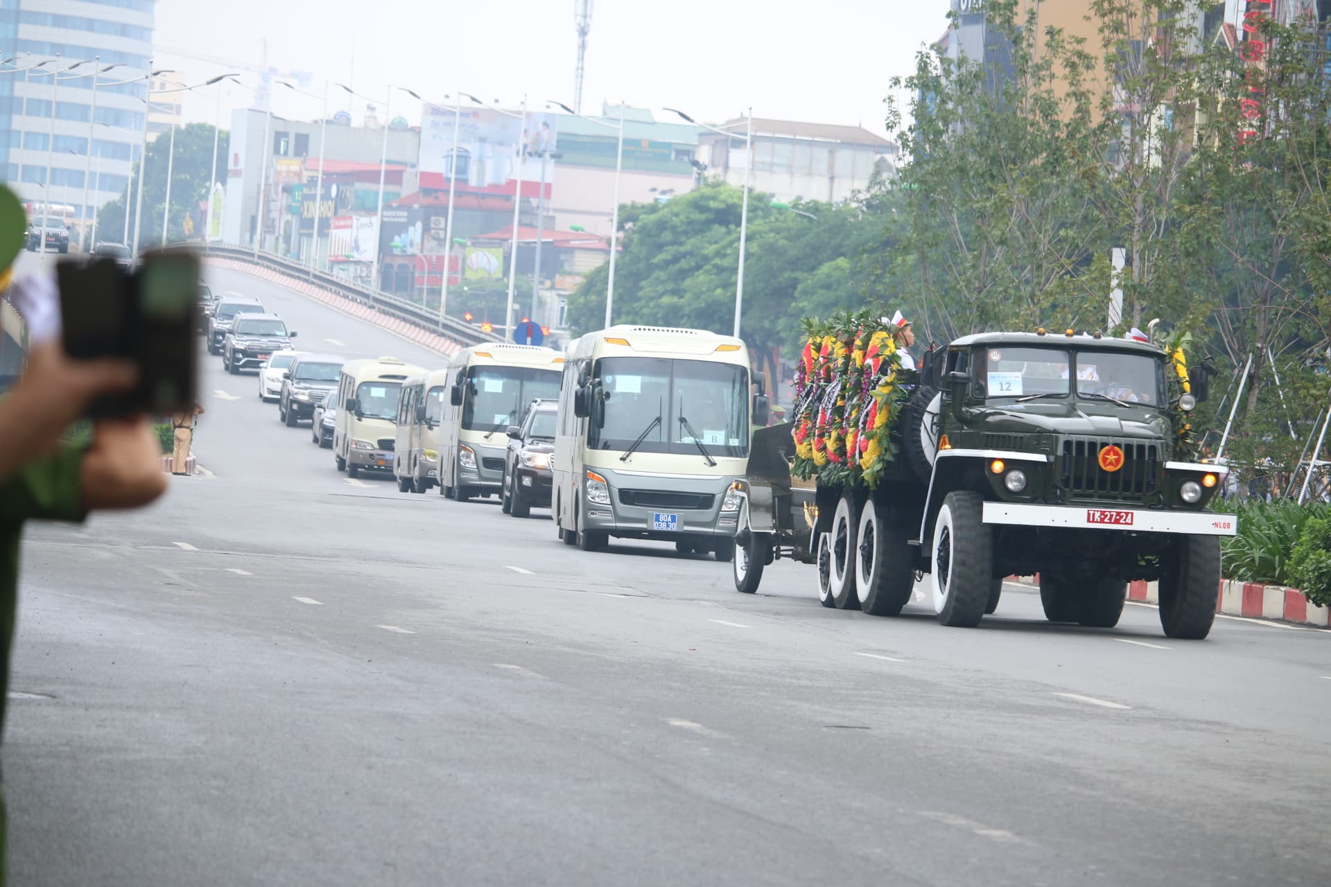 Chính trị - Linh cữu Chủ tịch nước Trần Đại Quang bắt đầu được đưa về đất mẹ Ninh Bình (Hình 17).