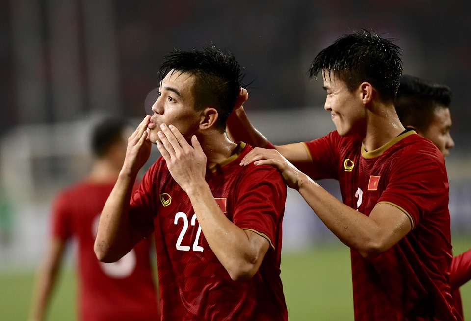 Thể thao - Trực tiếp bóng đá vòng loại WC 2022 Việt Nam vs UAE: Tiến Linh tung cú sút 'quỷ khốc thần sầu' xé toạc lưới UAE