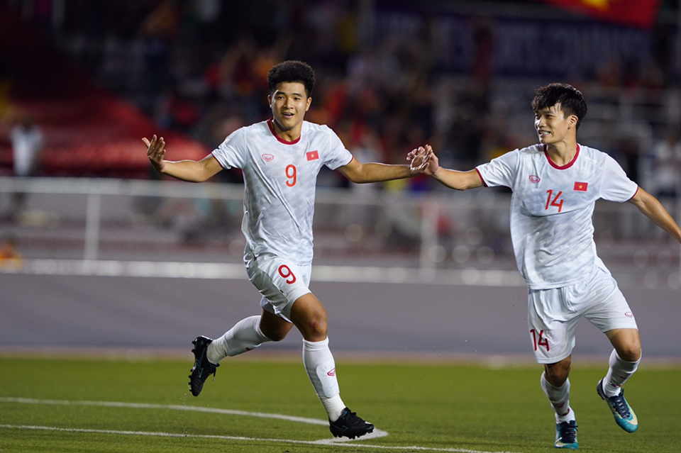 Thể thao - Trực tiếp bóng đá SEA Games 30 Việt Nam vs Singapore: Pha đánh đầu như đạn pháo của Đức Chinh nã toạc lưới Singapore 