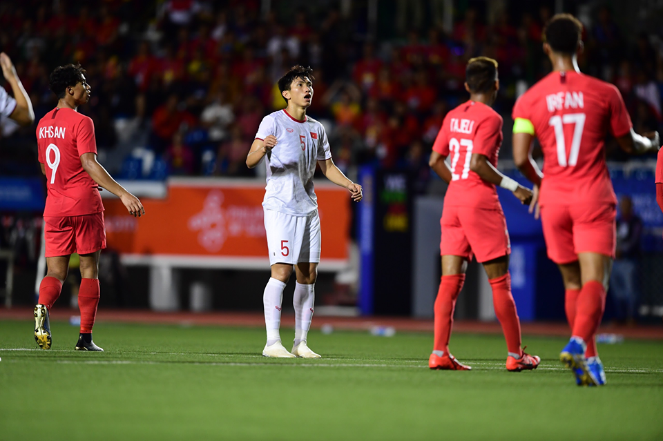 Thể thao - Trực tiếp bóng đá SEA Games 30 Việt Nam vs Singapore: Pha đánh đầu như đạn pháo của Đức Chinh nã toạc lưới Singapore  (Hình 3).