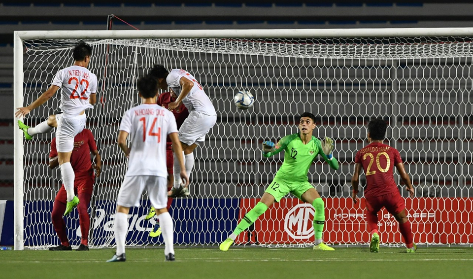 Thể thao - Trực tiếp bóng đá SEA Games 30 Việt Nam vs Indonesia: Hùng Dũng , Văn Hậu đá như siêu sao tầm cỡ  hạ  gục Indonesia (Hình 4).