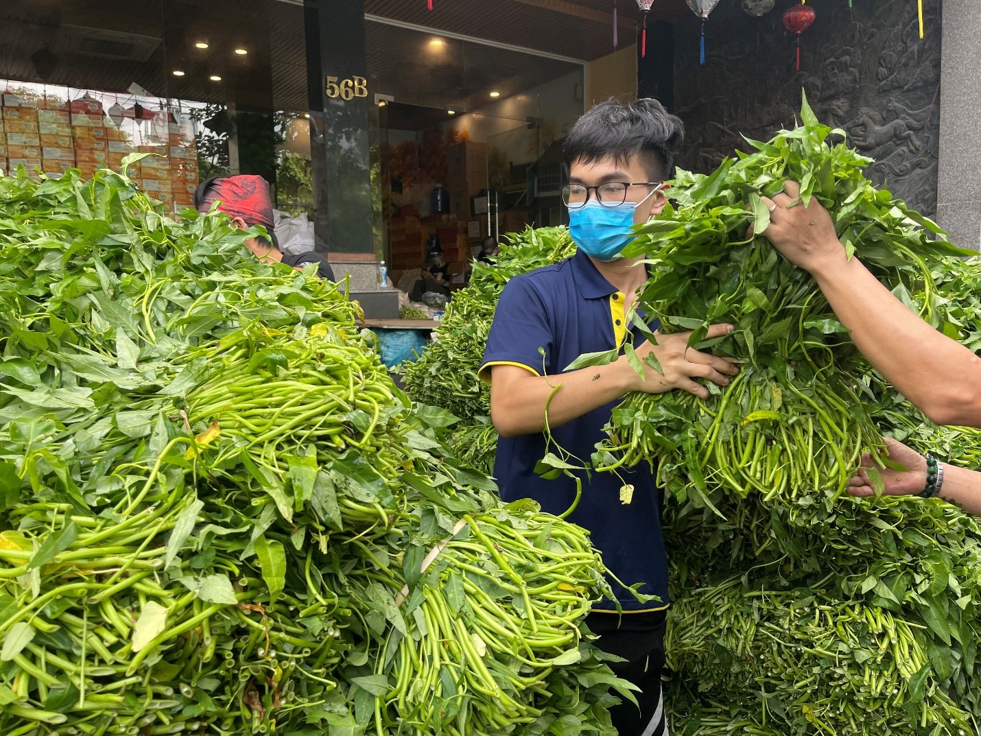 Dân sinh - Hàng nghìn phần quà ý nghĩa hỗ trợ bà con TP.HCM vượt qua dịch bệnh (Hình 4).