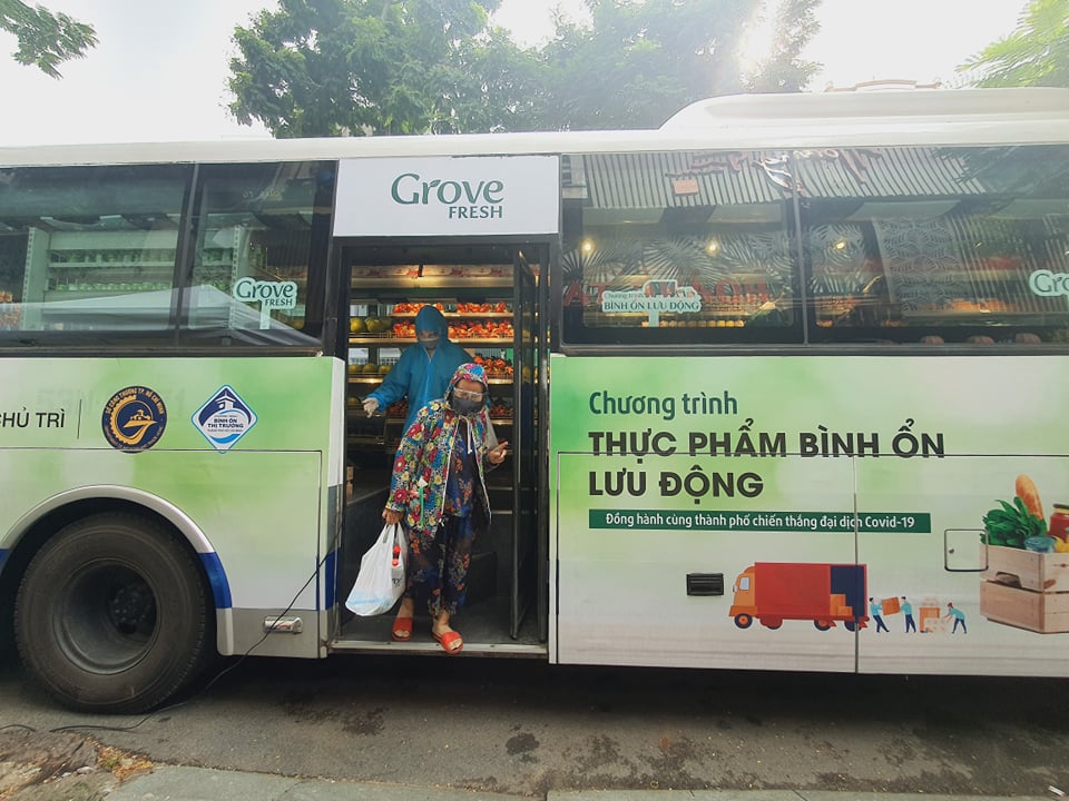 Tiêu dùng & Dư luận - Biến xe bus thành “siêu thị', cung cấp thực phẩm bình ổn giá cho người dân