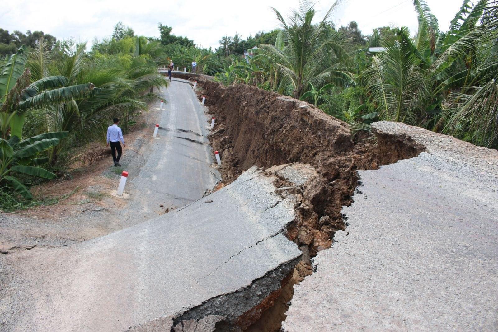 Dân sinh - Tuyến đường 10 tỷ đồng sụt lún nghiêm trọng dù mới đưa vào sử dụng