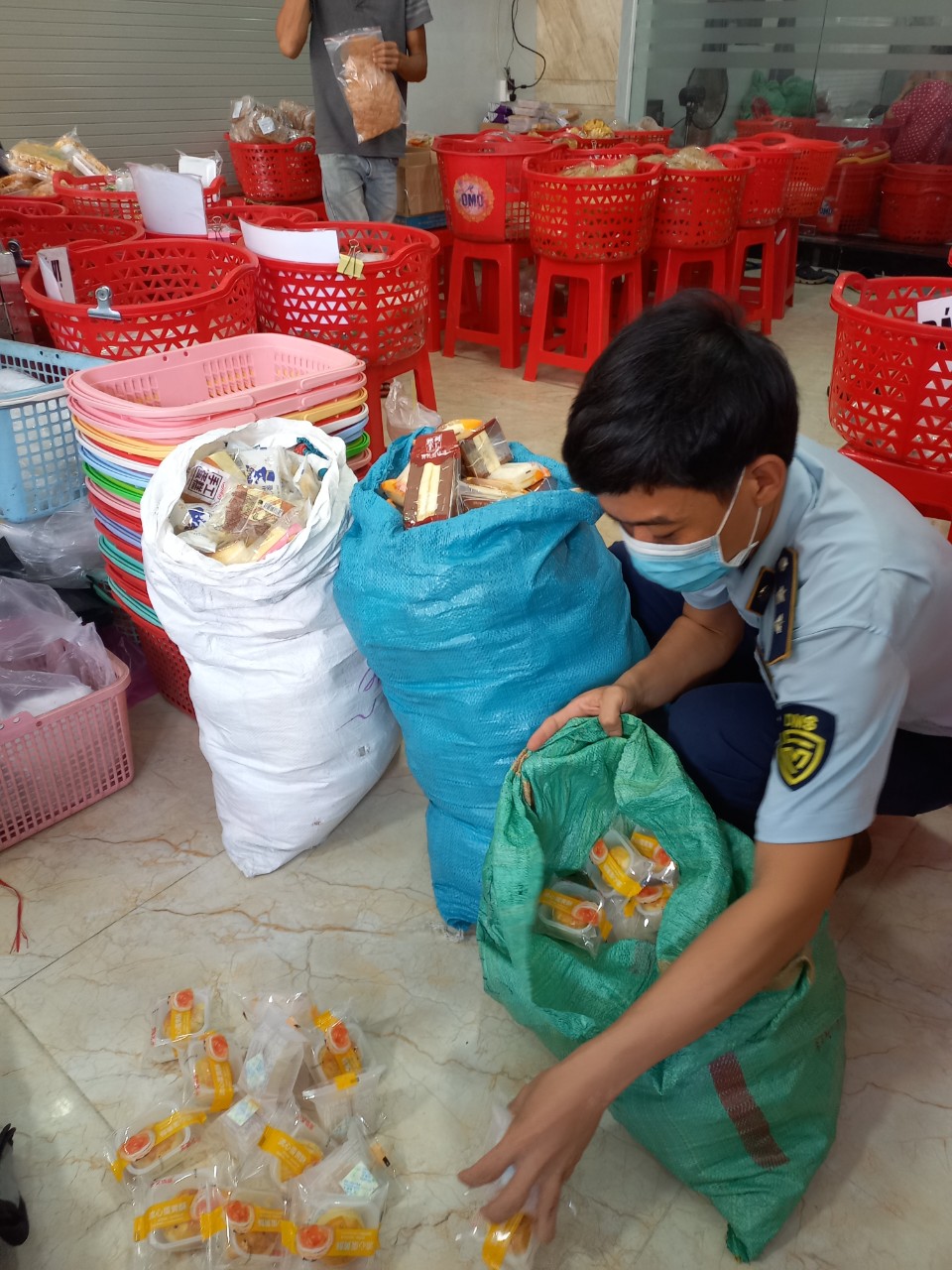 Tiêu dùng & Dư luận - Tây Ninh: Phát hiện, thu giữ nhiều lô hàng không rõ nguồn gốc xuất xứ (Hình 3).