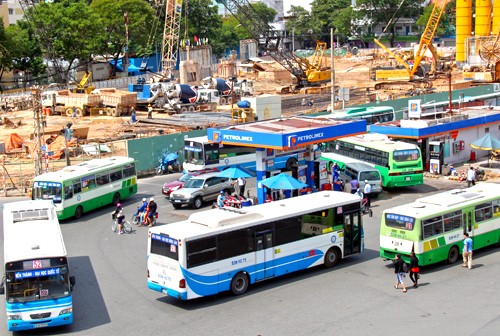 Xã hội - Đình chỉ công tác 9 cán bộ điều hành xe buýt để làm rõ việc 'làm luật'