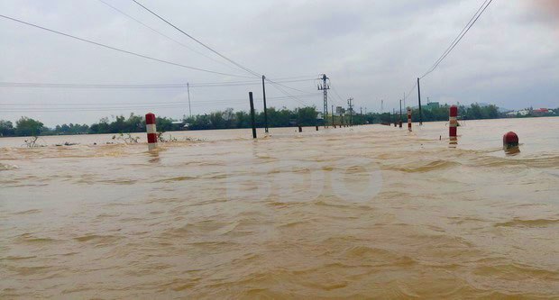 Xã hội - Bình Định: Mưa lớn gây ngập lụt, nhiều địa phương bị chia cắt (Hình 2).