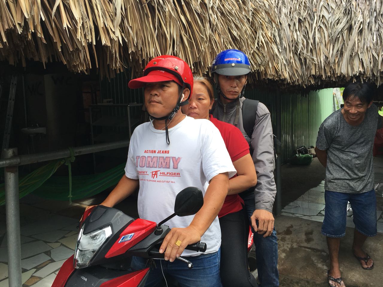 An ninh - H&igrave;nh sự - Bắt 'nữ qu&aacute;i' giả thầy b&ugrave;a ban ph&eacute;p tr&uacute;ng số độc đắc để lừa tiền  (H&igrave;nh 2).