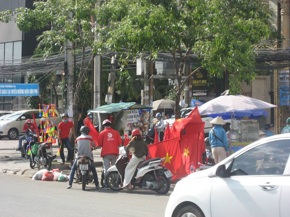 Thể thao - Người dân TP.HCM náo nhiệt, sôi động trước trận đấu lịch sử của Olympic Việt Nam (Hình 10).