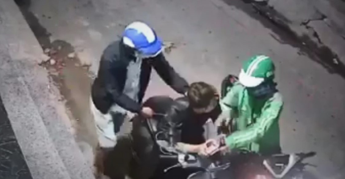 An ninh - Hình sự - Vụ táo tợn dí dao vào cổ nạn nhân, cướp xe Vespa: Nghi vấn hung thủ có thể đã thực hiện nhiều vụ trộm