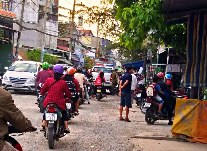 An ninh - Hình sự - Thực nghiệm hiện trường vụ em rể bị anh vợ đâm tử vong vì mâu thuẫn tiền bạc (Hình 4).