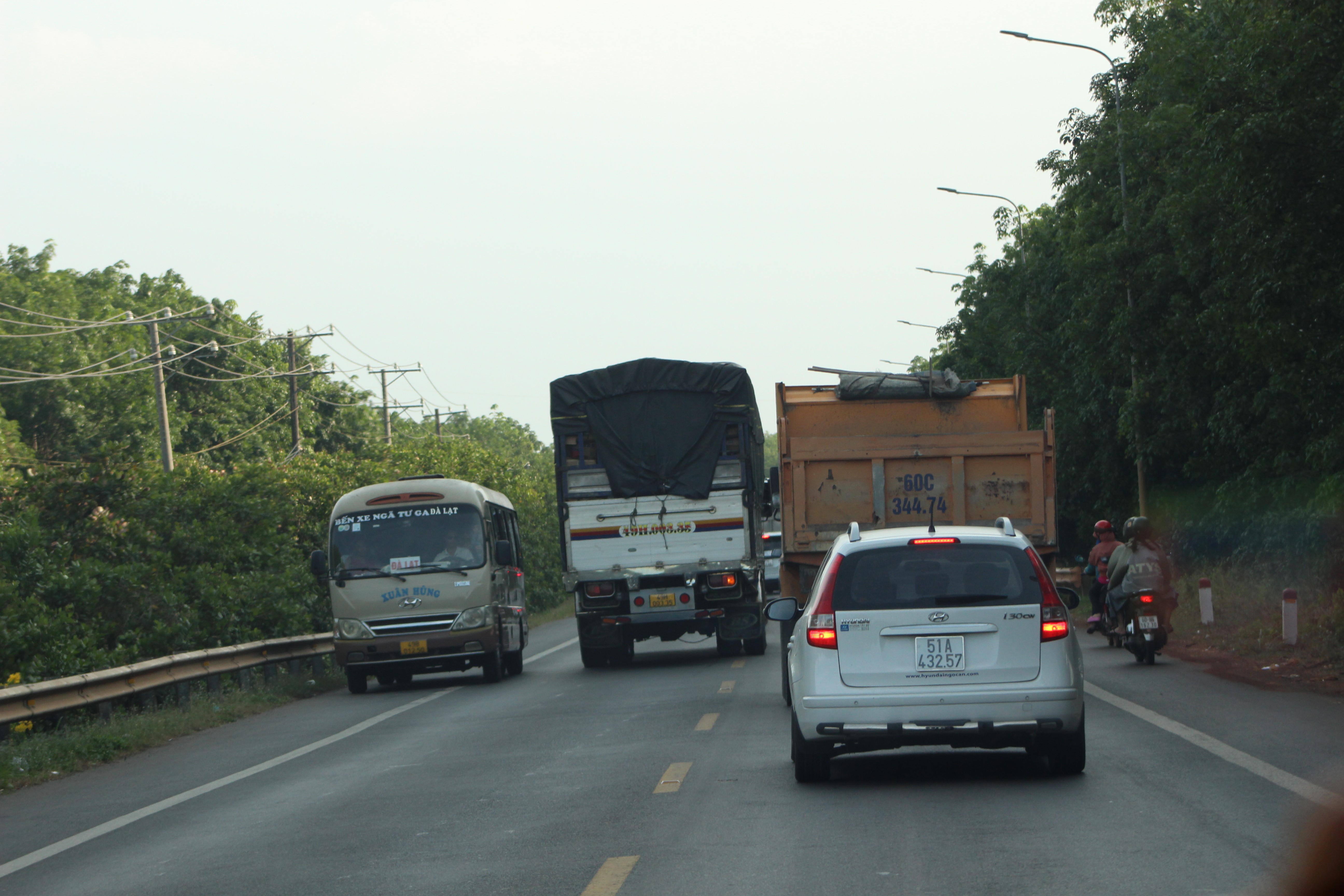 Dân sinh - Đồng Nai: Những pha vượt ẩu “lạnh người” trên Quốc lộ 20	 (Hình 5).