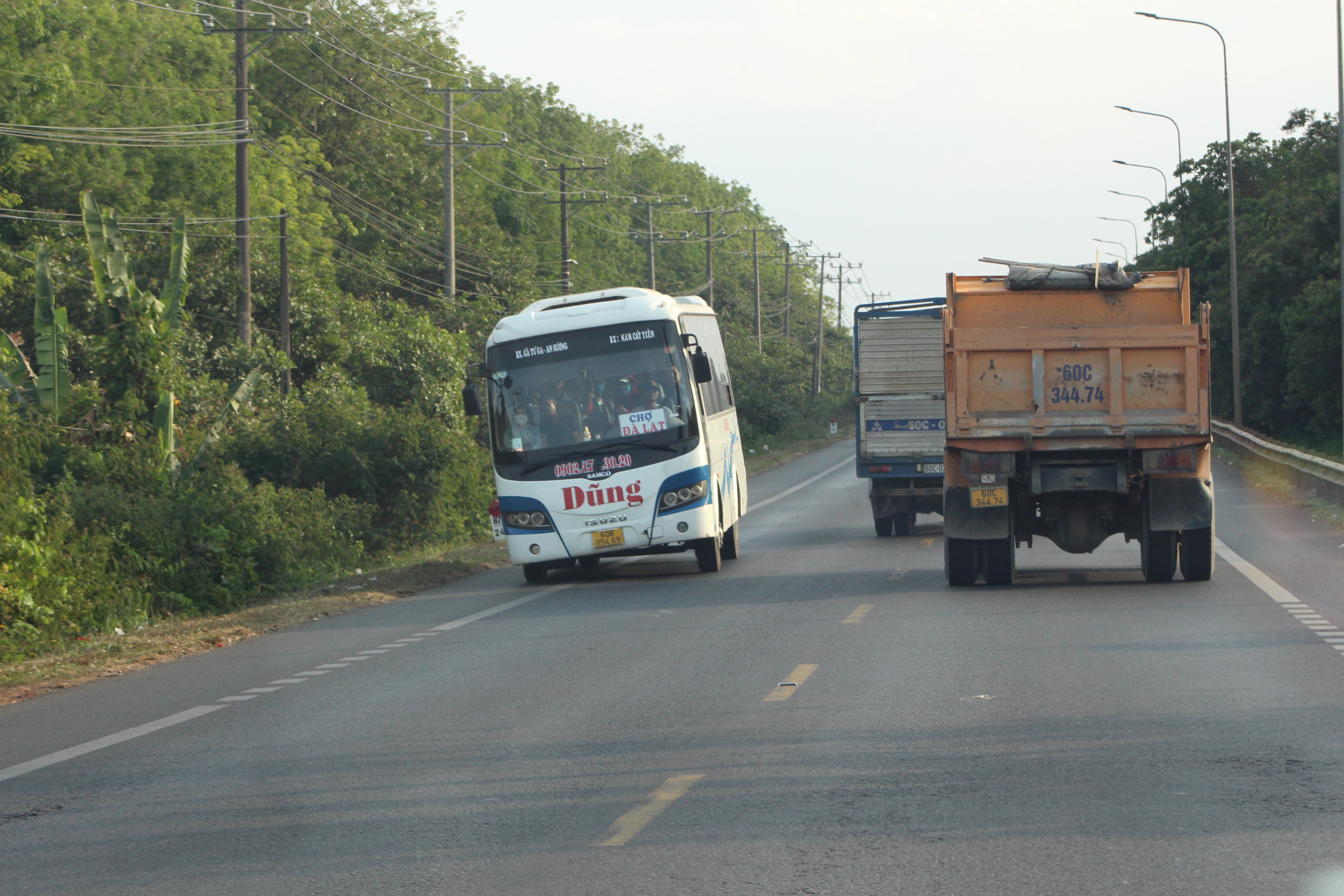 Dân sinh - Đồng Nai: Những pha vượt ẩu “lạnh người” trên Quốc lộ 20	