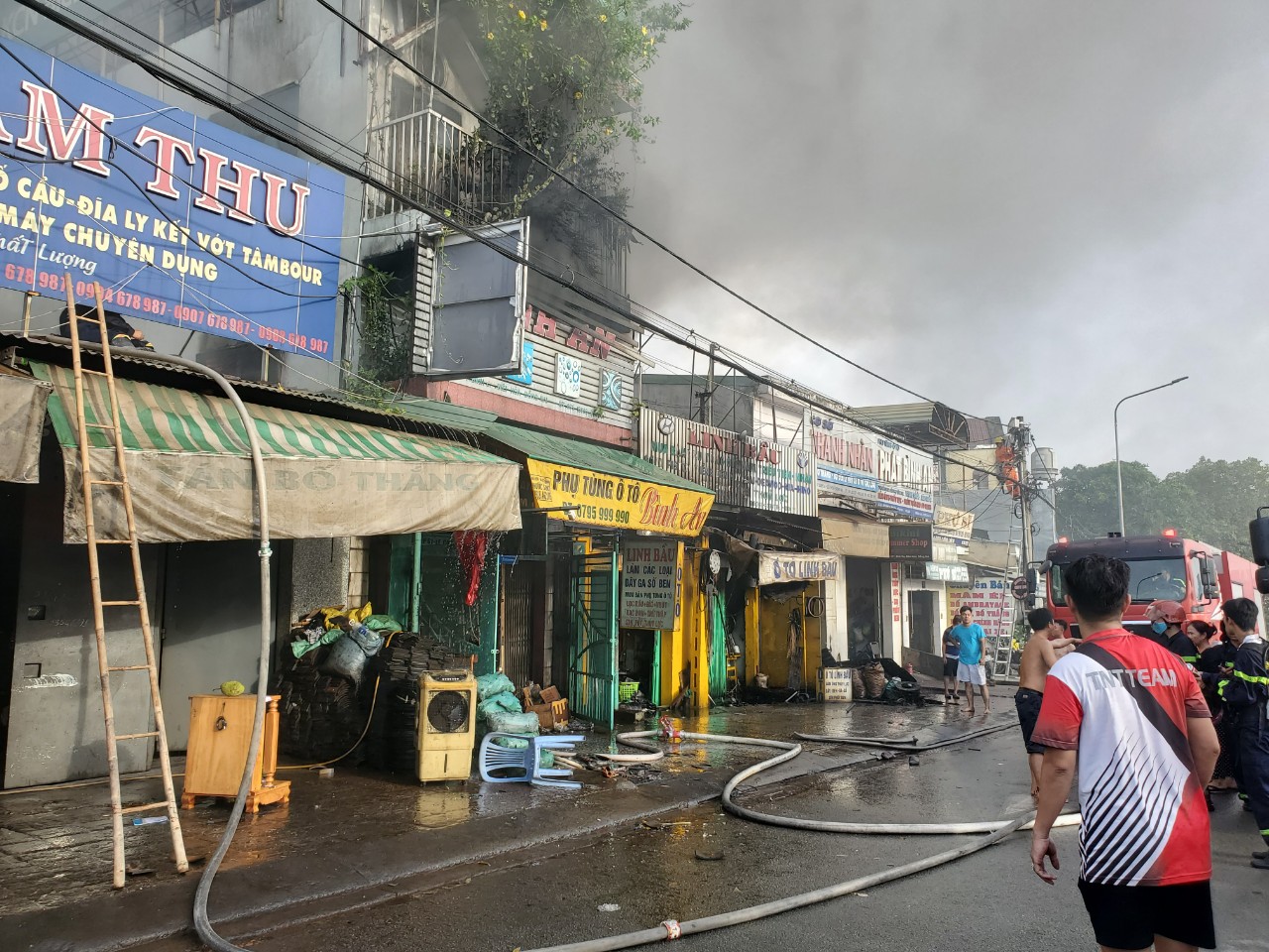 Dân sinh - Đồng Nai:  Cháy lớn tại cơ sở mua, bán phụ tùng ô tô (Hình 3).