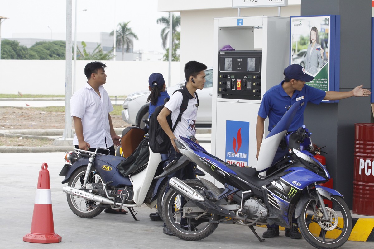 Người của cây xăng luôn có thái độ niềm nở và đáp ứng mọi yêu cầu của khách hàng.