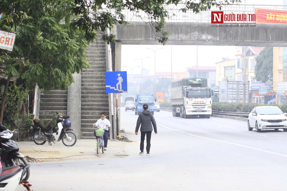 Cầu vượt dành cho người đi bộ đoạn xã Lạc Hồng - huyện Văn Lâm  - tỉnh Hưng Yên.