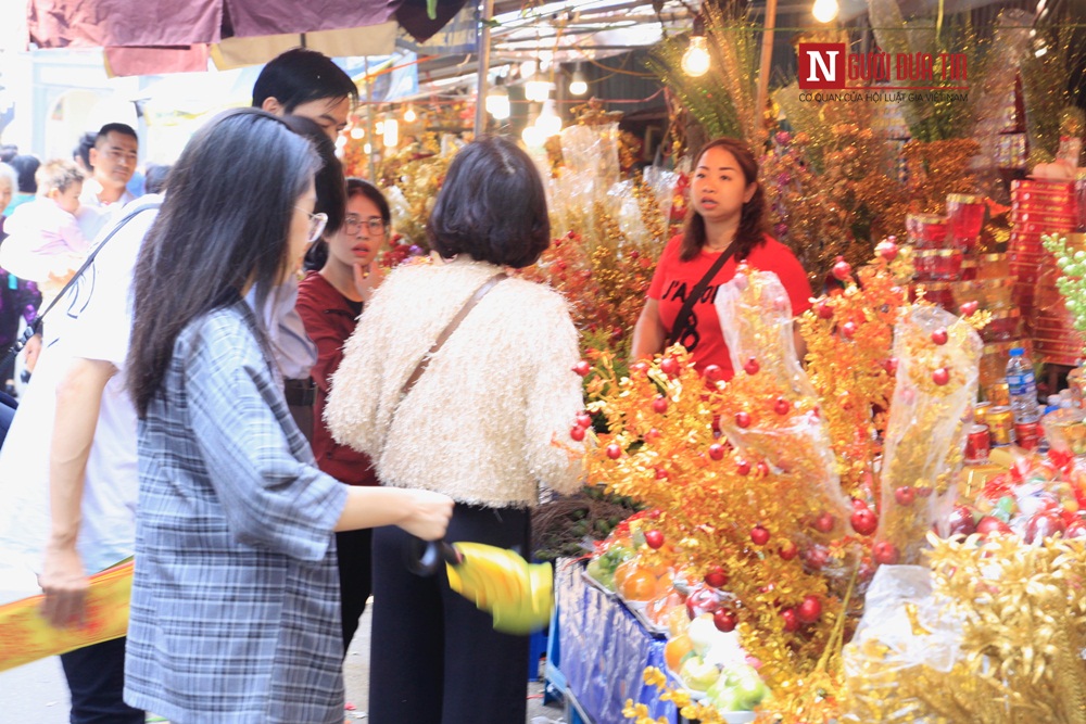 Tin nhanh - Dòng người chen chân dâng sớ giải hạn ở phủ Tây Hồ đầu năm (Hình 10).