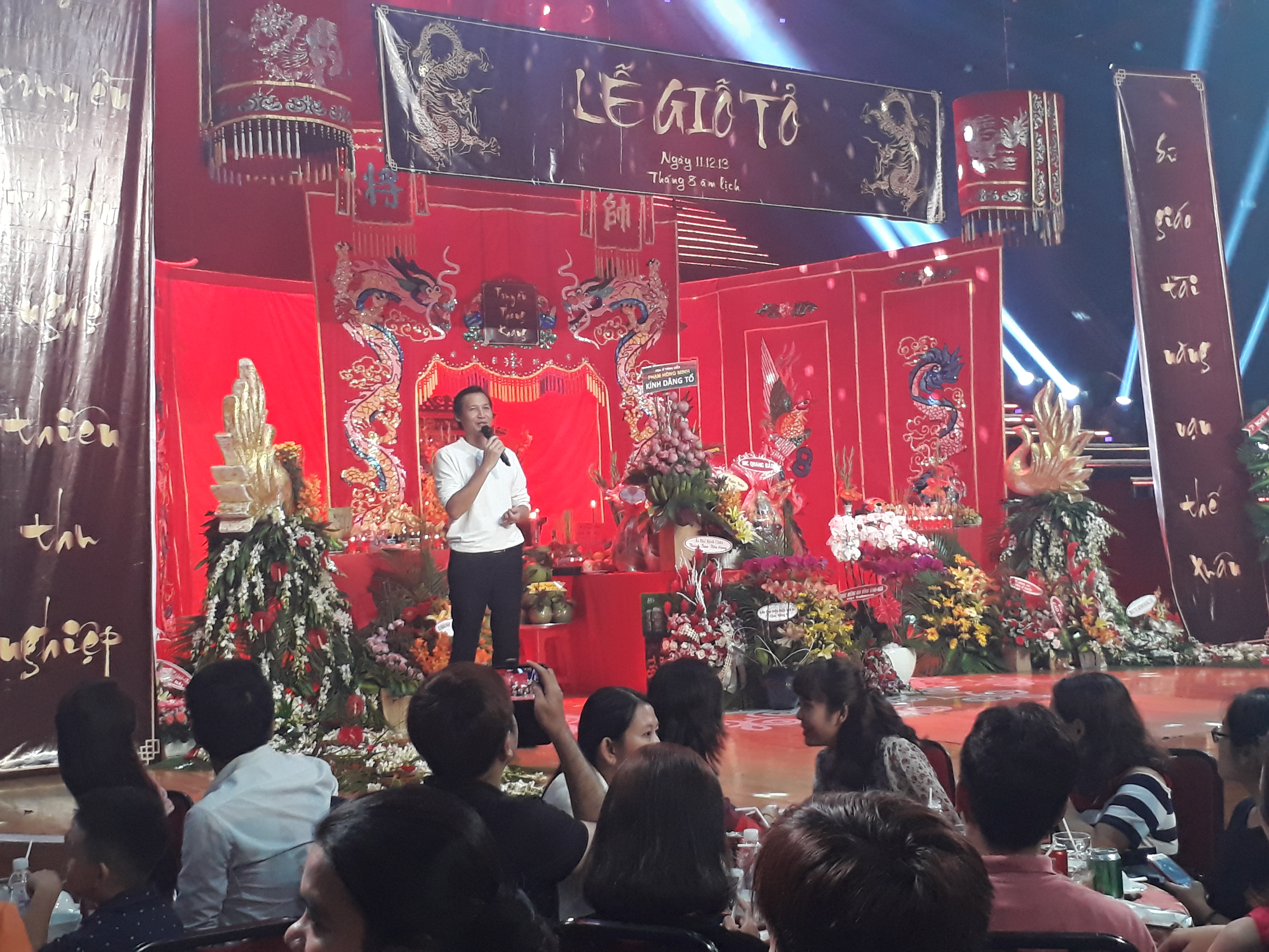 Giải trí - NSƯT Vũ Thành Vinh cúng giỗ Tổ sân khấu sau bệnh nặng
