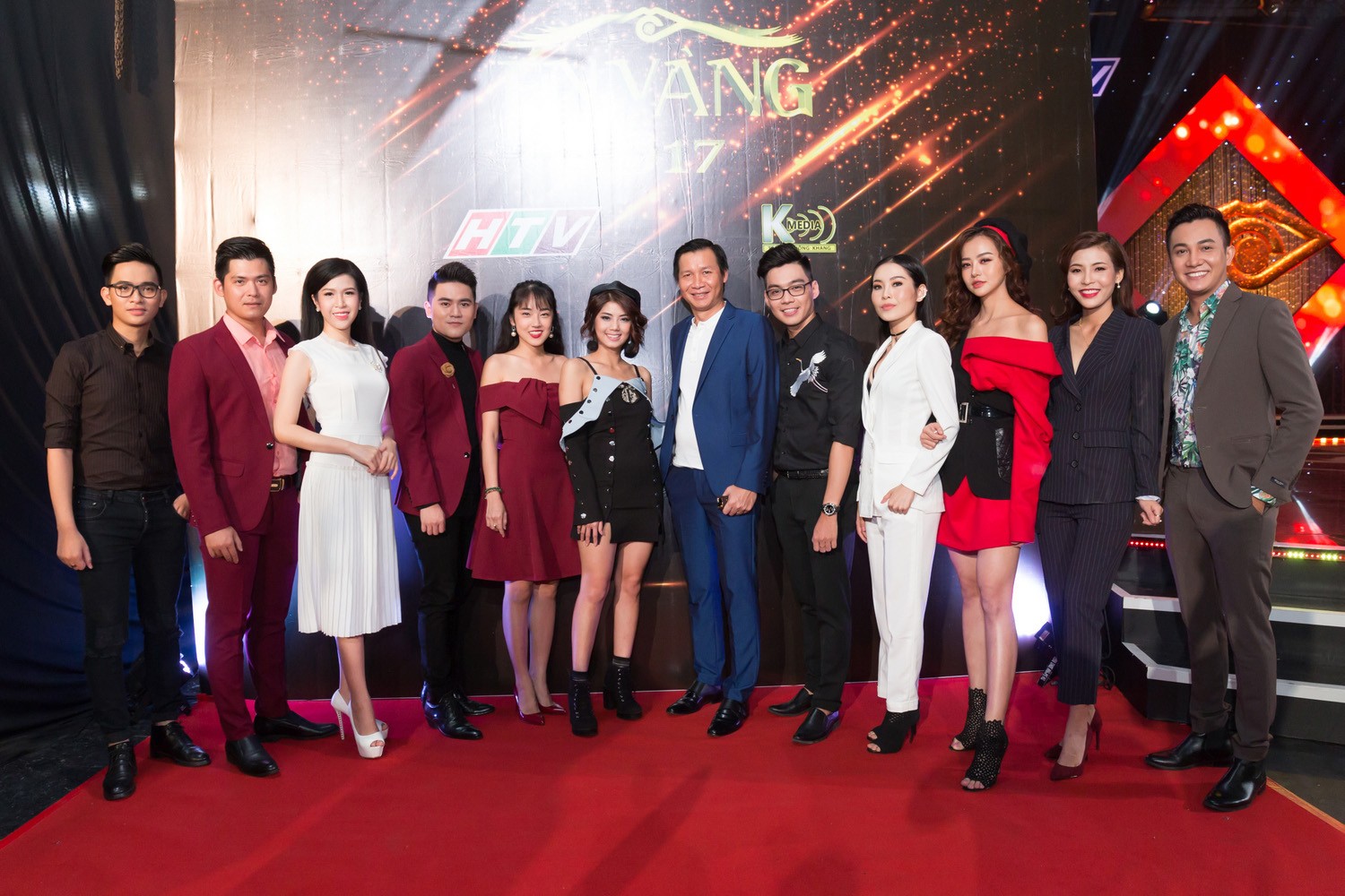 TV Show - Én vàng 2017: Ra mắt 12 thí sinh vào chung kết