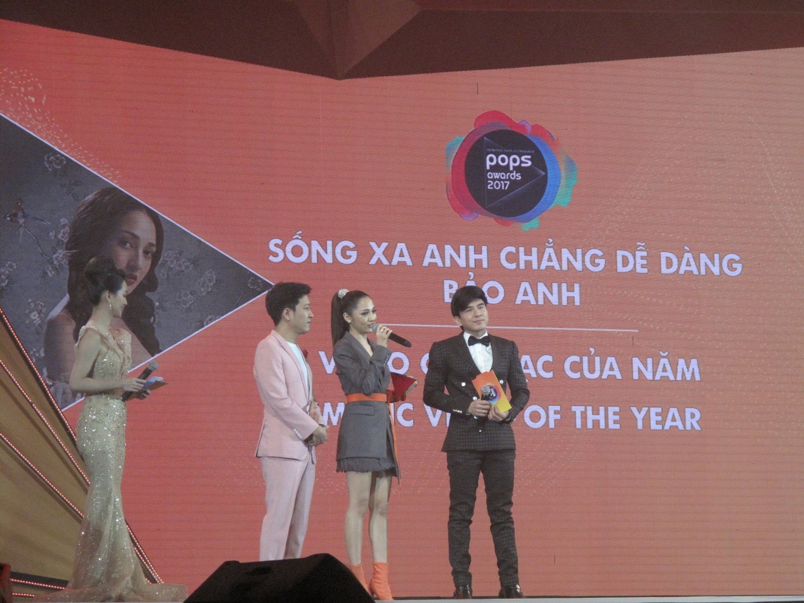 Sự kiện - POPS Awards 2017: Bảo Anh 'vượt mặt' Đàm Vĩnh Hưng giành chiến thắng ở hạng mục MV của năm