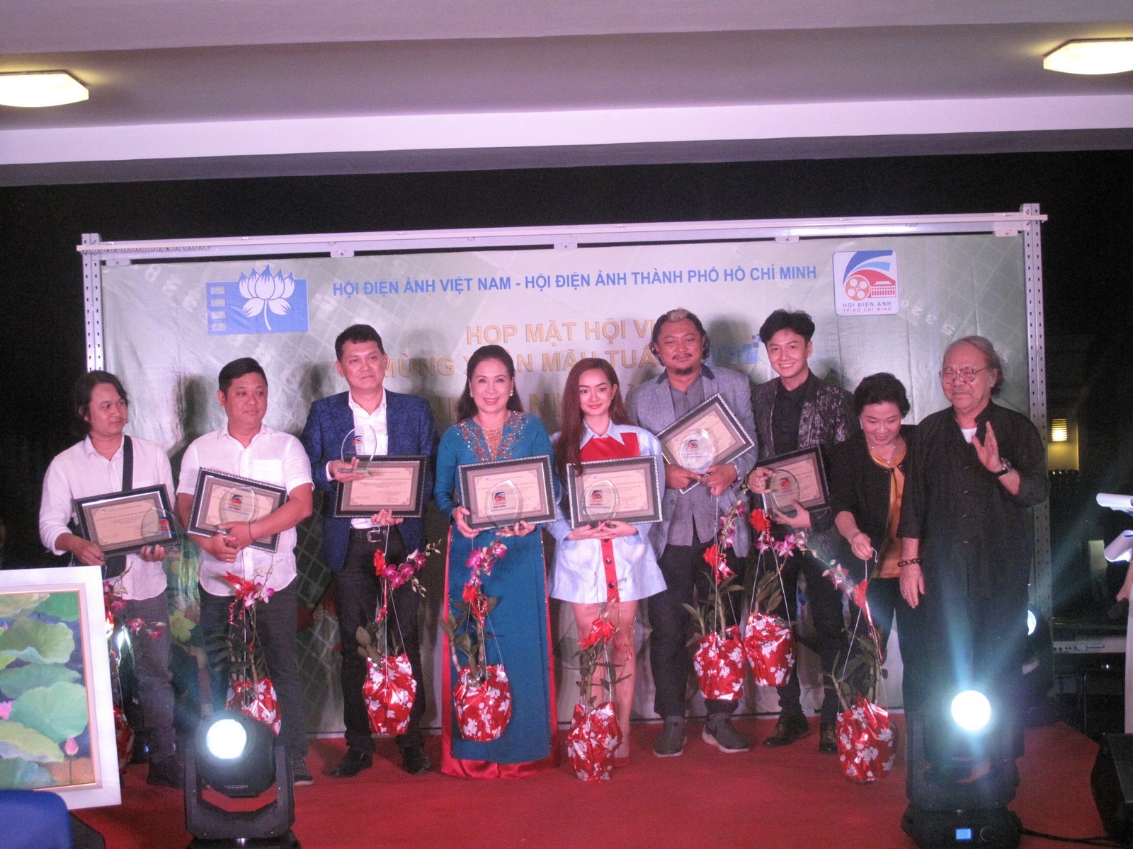 Sự kiện - Kaity Nguyễn, NSƯT Kim Xuân nhận giải thưởng hội Điện ảnh TP.HCM