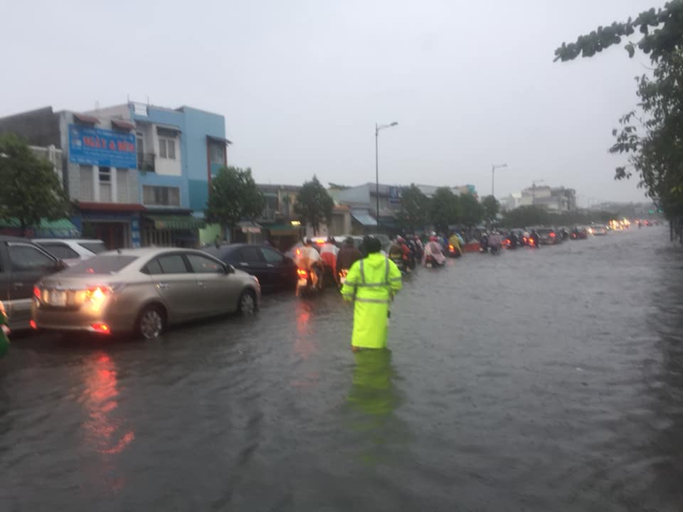 Tin nhanh - TP.HCM: Đêm nay và sáng mai sẽ tiếp tục có mưa lớn, có thể xảy ra lốc xoáy (Hình 2).