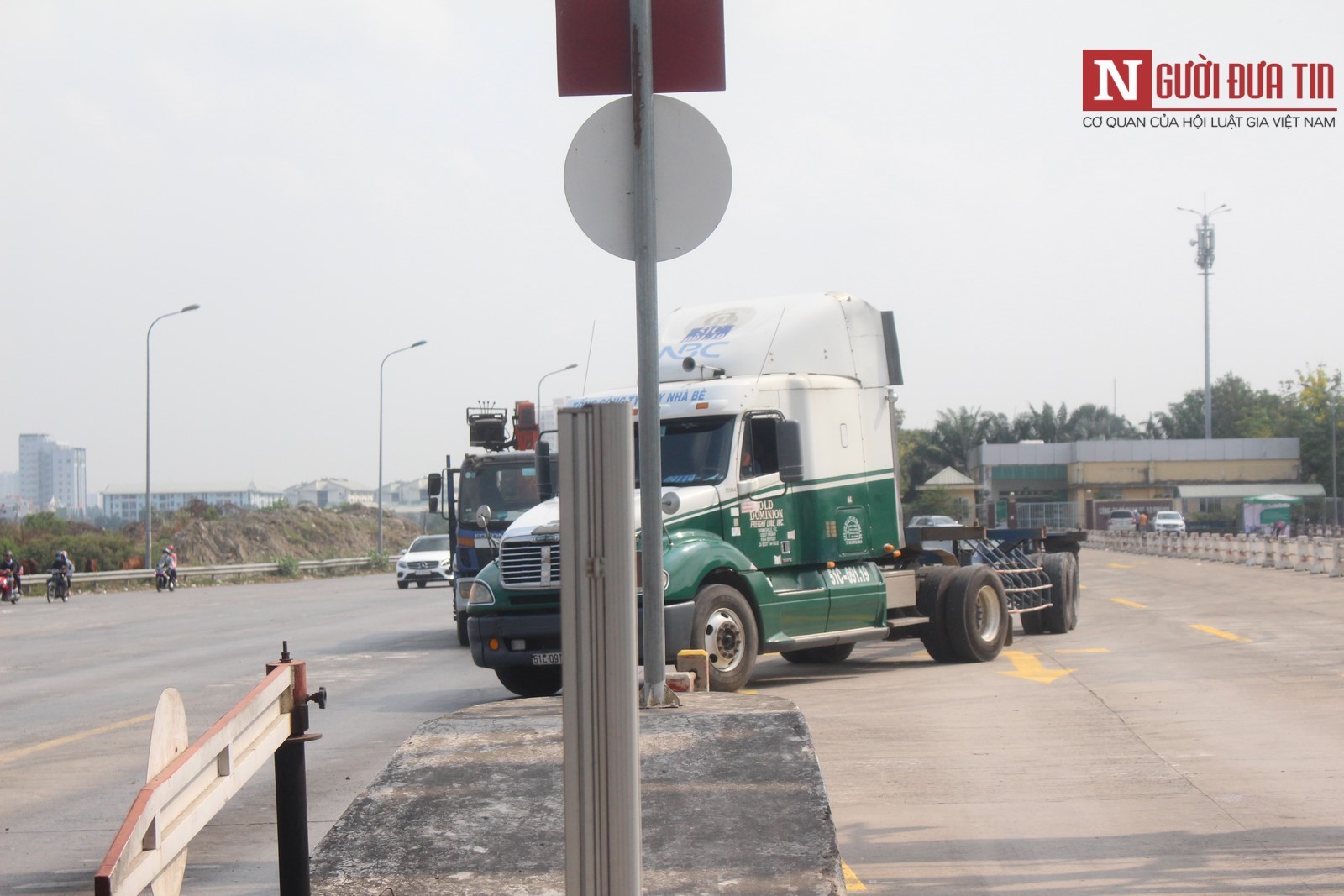 Tin nhanh - 'Dở kh&oacute;c dở cười' thu ph&iacute; kh&ocirc;ng dừng tại trạm BOT cầu Ph&uacute; Mỹ 