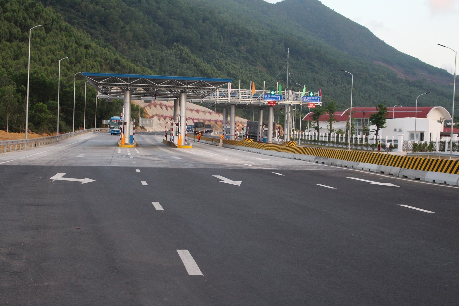 Tin nhanh - Thu phí hầm Cù Mông từ tháng 4, người dân có thể đi đường đèo để không mất tiền