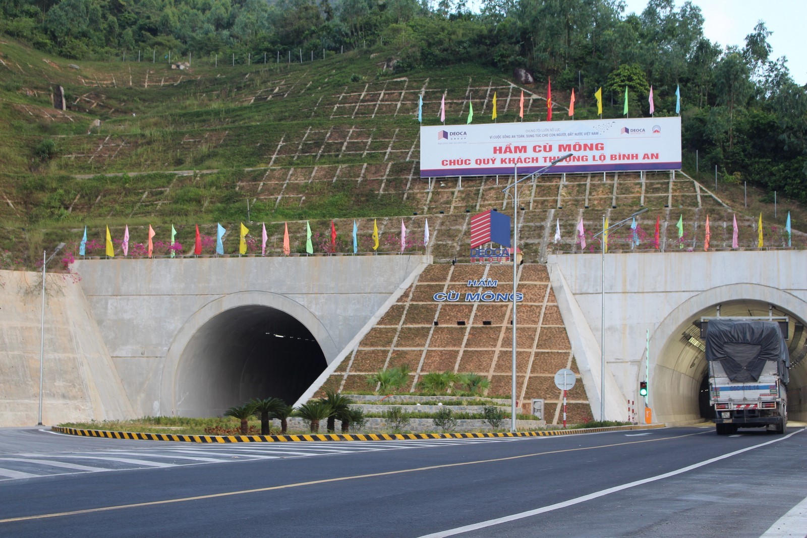Tin nhanh - Thu phí hầm Cù Mông từ tháng 4, người dân có thể đi đường đèo để không mất tiền (Hình 2).