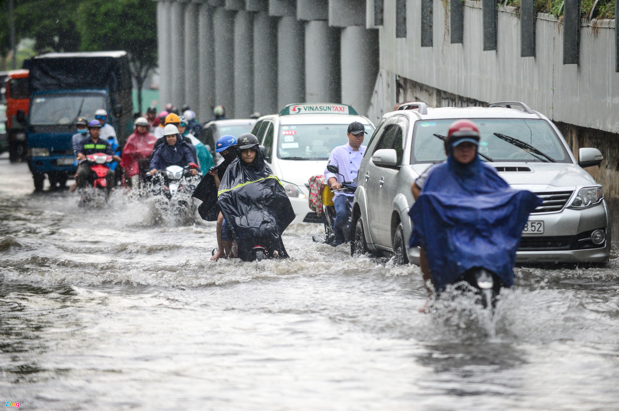 Môi trường - Vì sao TP.HCM quyết định thuê “siêu máy bơm” chống ngập với giá 14 tỷ đồng?