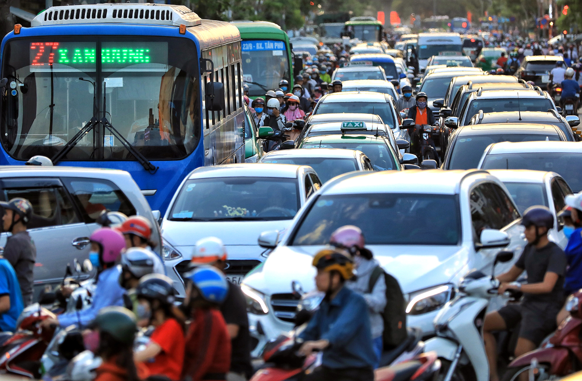 Tin nhanh - Chuyên gia, doanh nghiệp lên tiếng về đề xuất thu phí ô tô vào trung tâm TP.HCM