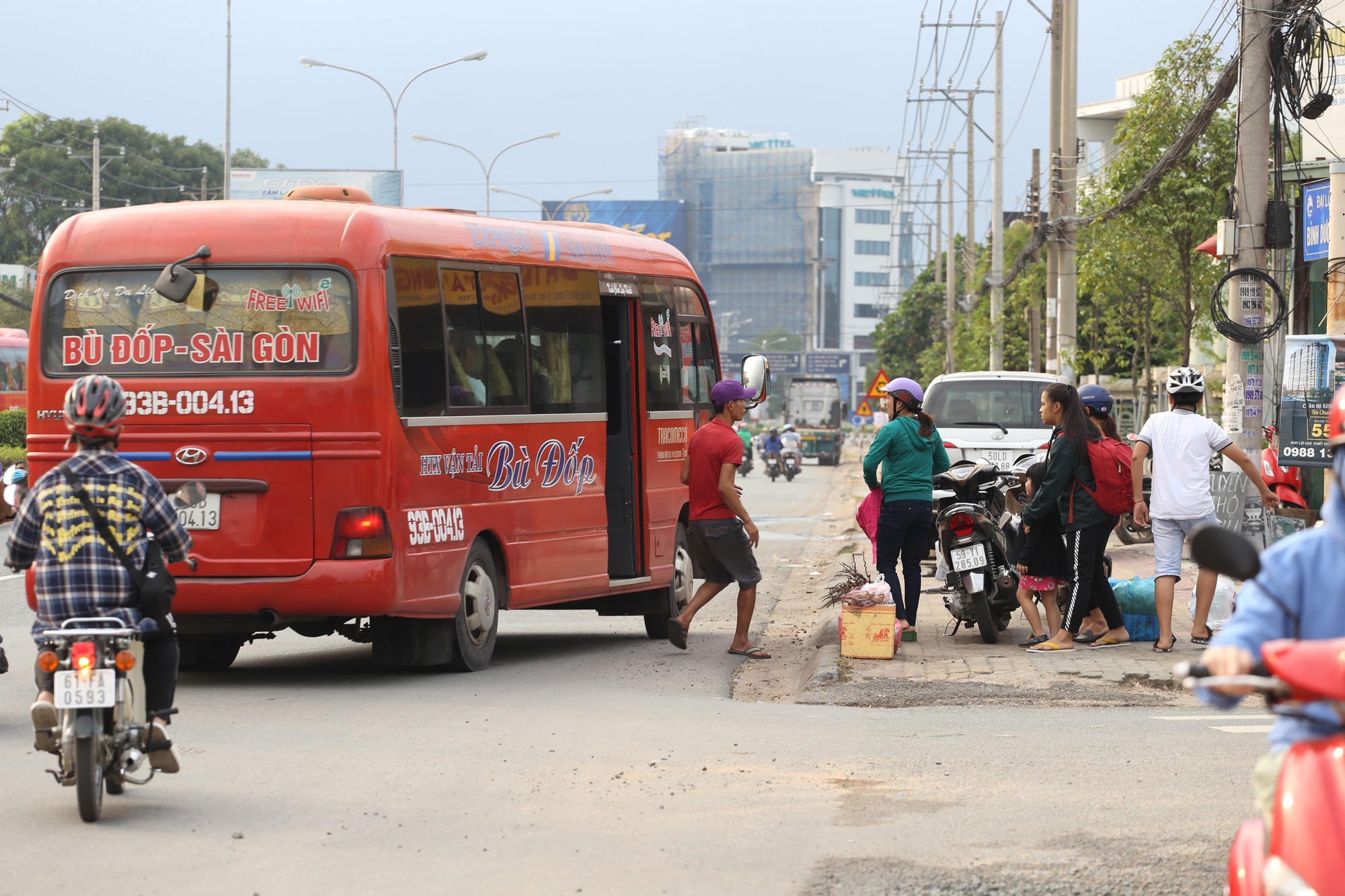 Tin nhanh - Sở Giao thông Vận tải TP.HCM khảo sát hạn chế xe khách vào trung tâm để dẹp nạn “xe dù, bến cóc”