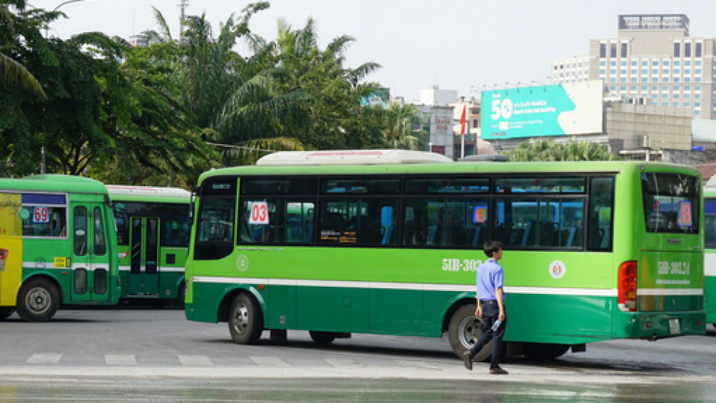 Tin nhanh - TP.HCM: Nghịch lý xe buýt càng chạy càng lỗ vẫn không thể ngừng hoạt động (Hình 2).