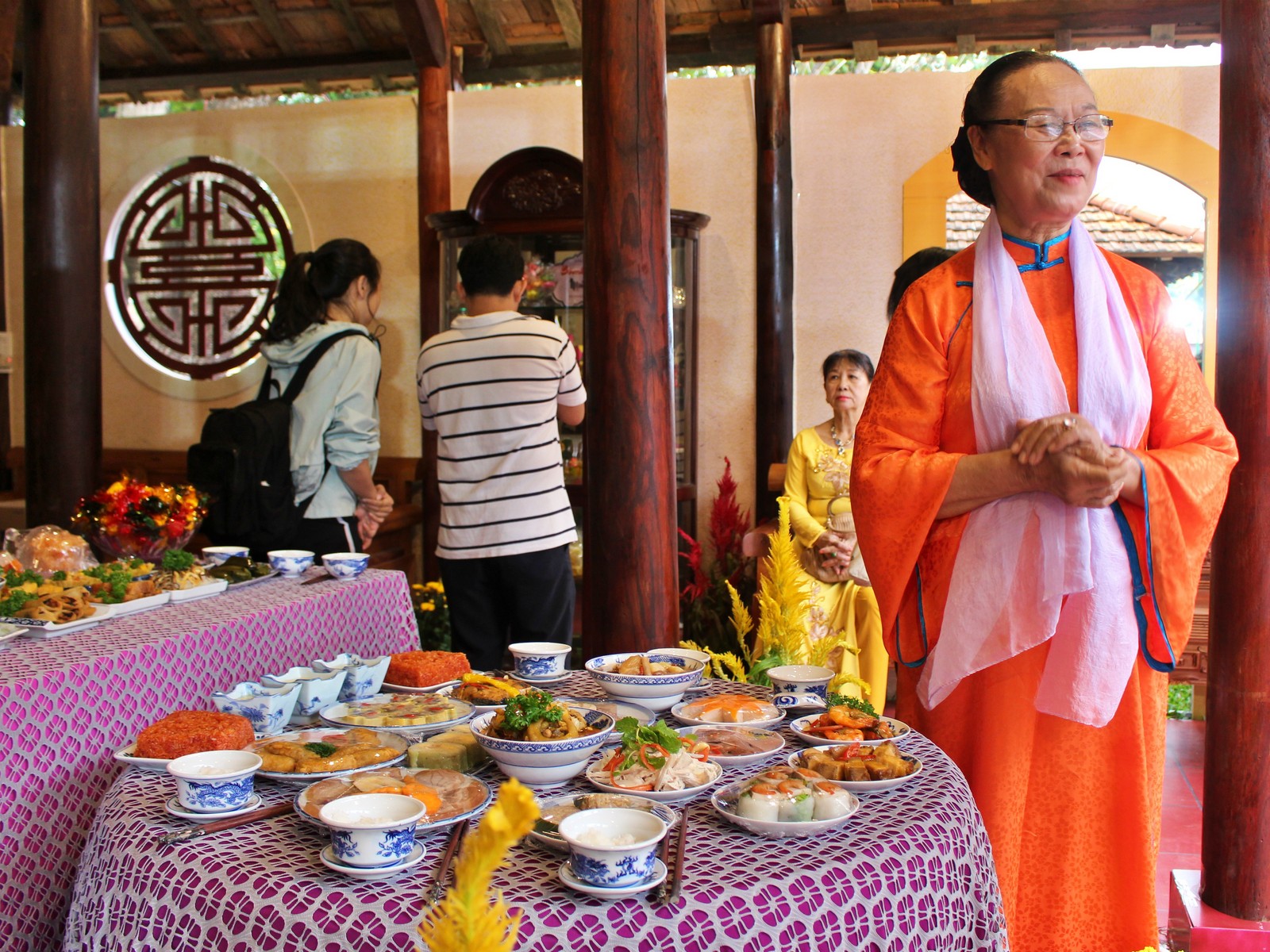 Văn hoá - TP.HCM: Người dân rộn ràng du xuân tại lễ hội Tết Việt 2021 (Hình 7).