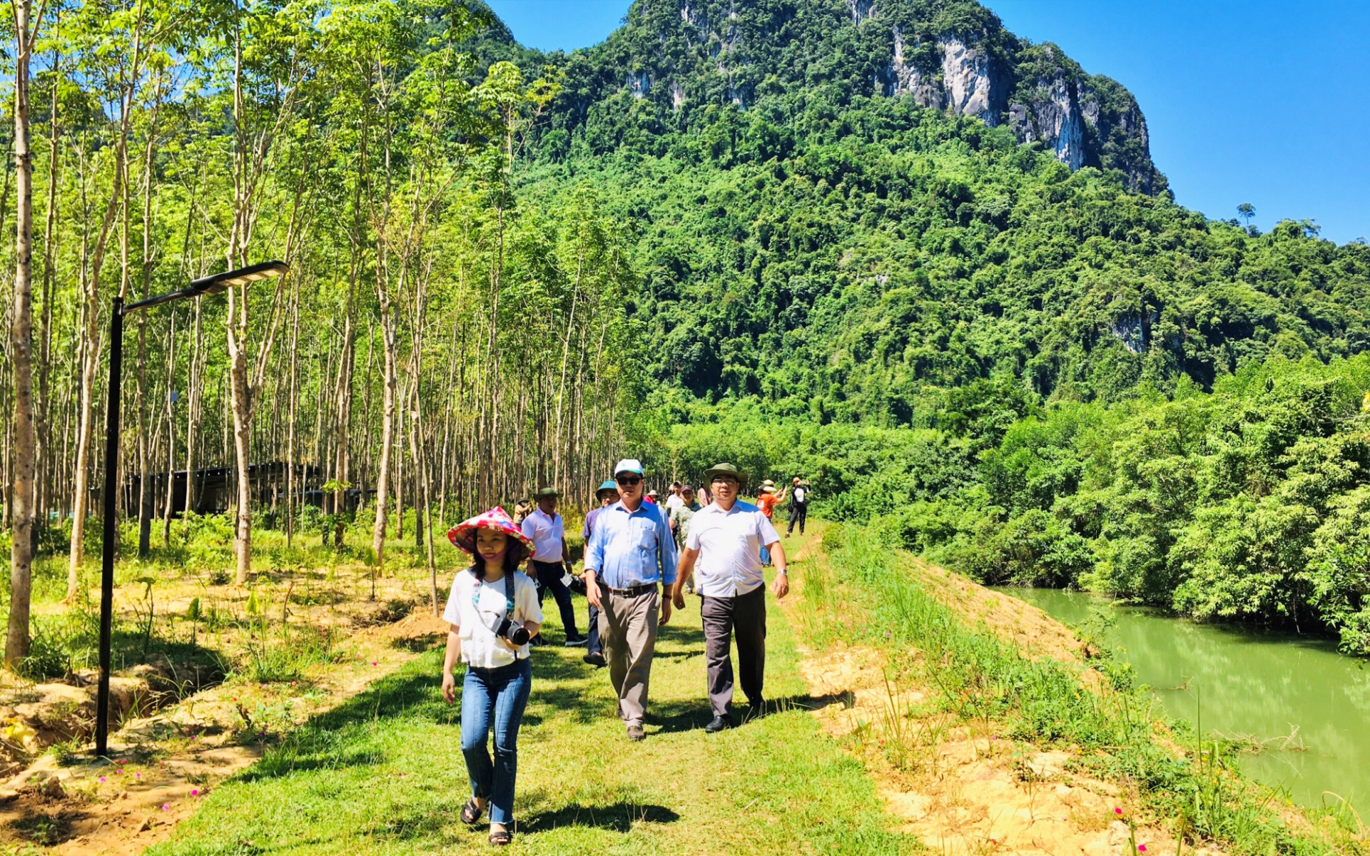 Tiêu dùng & Dư luận - Vừa mừng vừa lo khi du lịch bắt nhịp thần tốc với 'bình thường mới' (Hình 3).