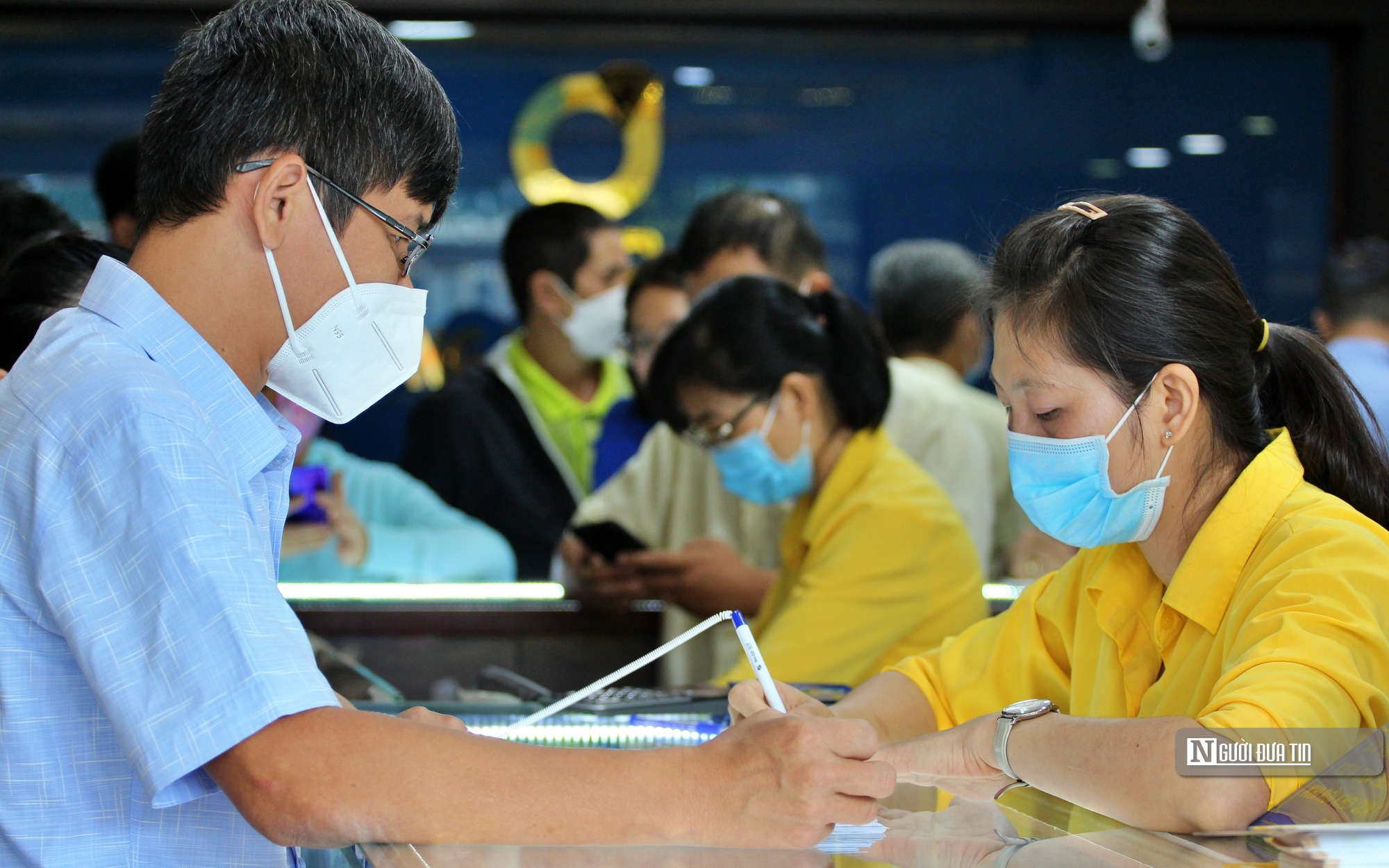 Tài chính - Ngân hàng - Tp.HCM: Nhộn nhịp ngày vía Thần Tài, giá vàng SJC tăng vọt (Hình 3).