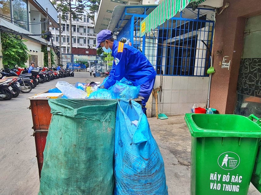 Môi trường - Tp.HCM: Rác thải từ nhà dân đến nhà máy, chi phí nào đang “nhảy múa'?